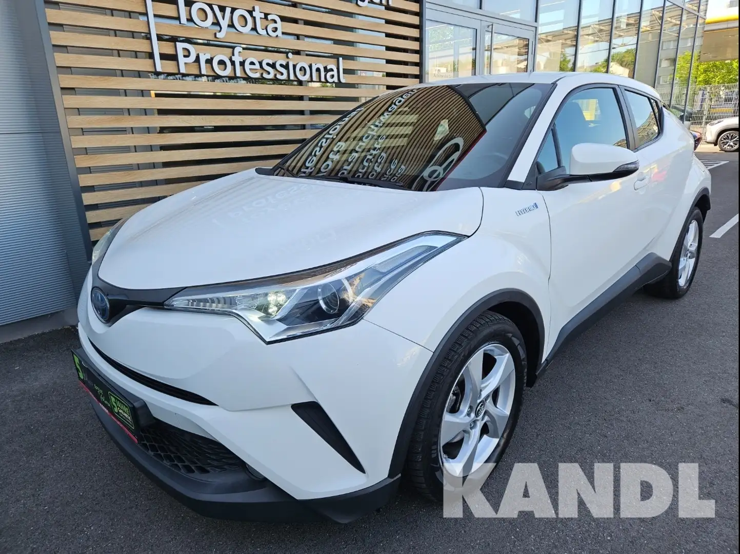 Toyota C-HR 1.8 Hybrid C-ENTER CVT Wit - 1