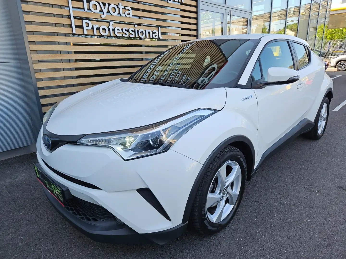 Toyota C-HR 1.8 Hybrid C-ENTER CVT Wit - 2