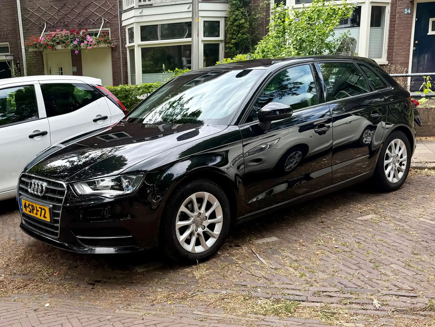 Audi A3 A3 1.4 TFSI Attr. Pro L Zwart - 1