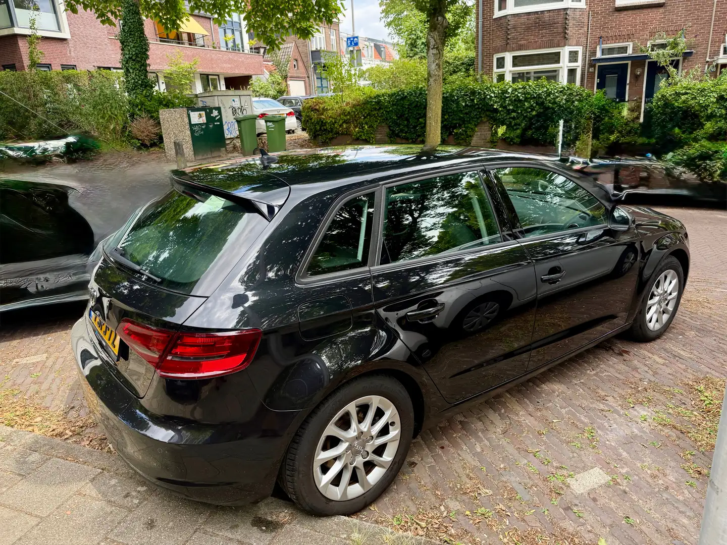 Audi A3 A3 1.4 TFSI Attr. Pro L Zwart - 2