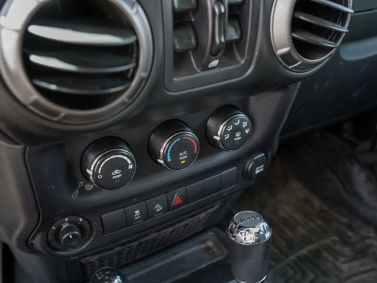 Jeep Wrangler снимка Jeep Wrangler