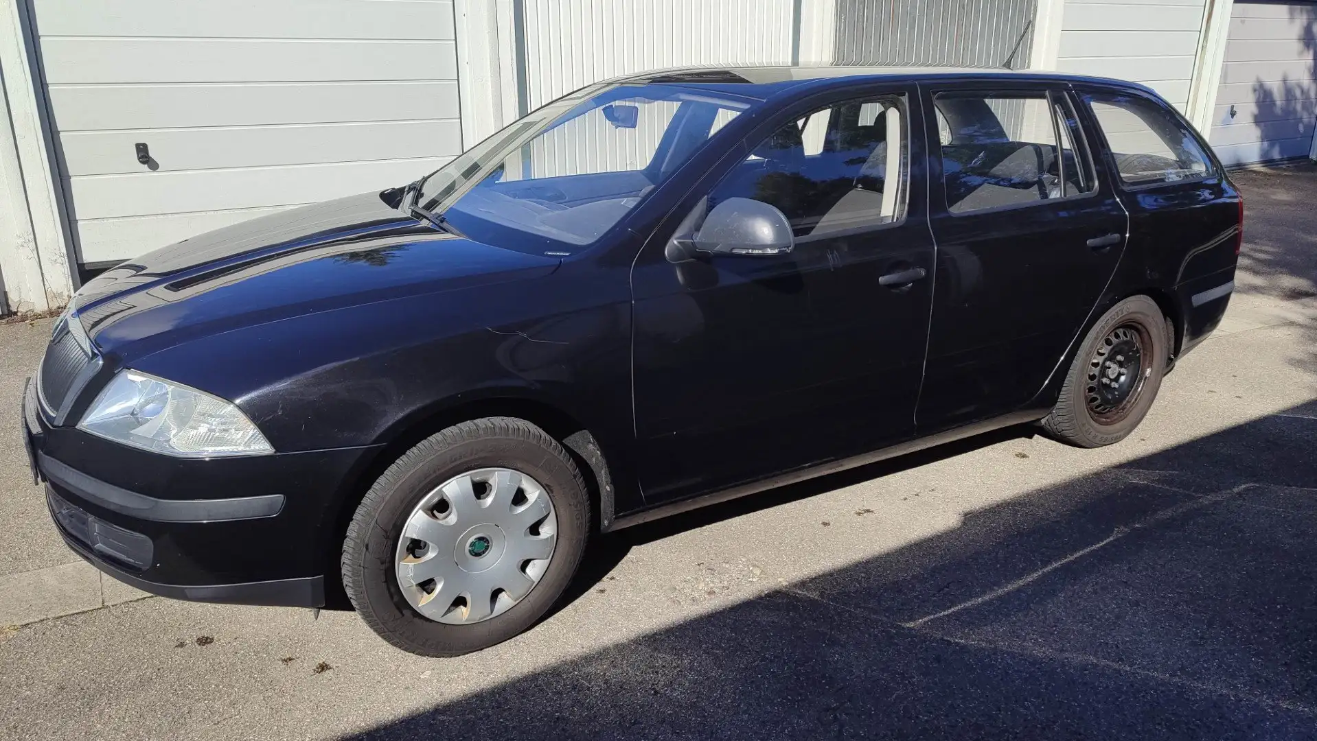 Skoda Octavia Benzin und Autogas Schwarz - 1