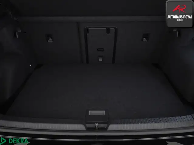 Volkswagen Golf view 12