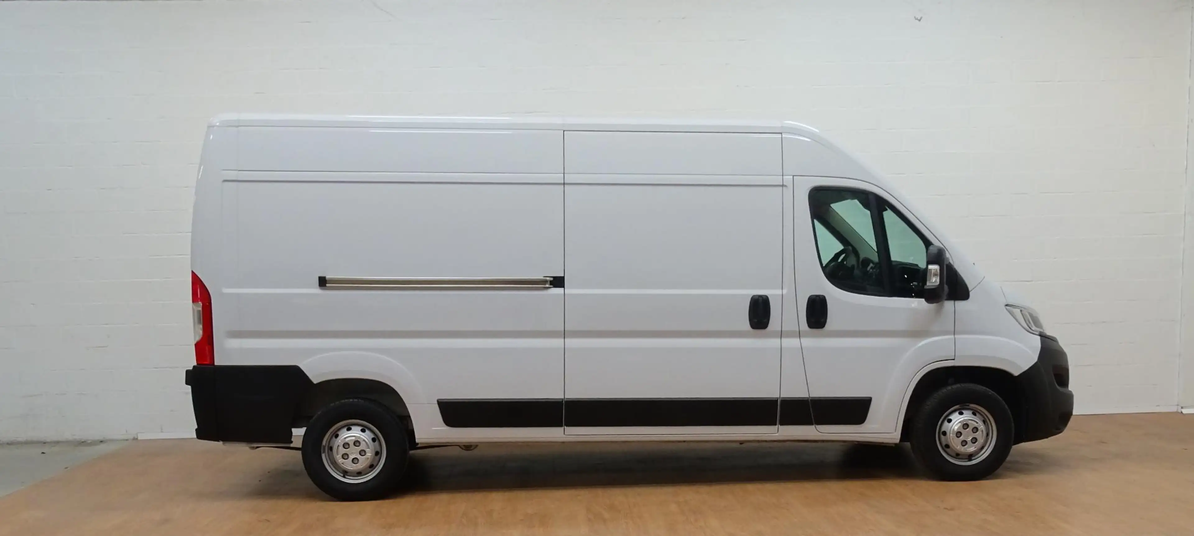 Opel Movano 3500 2.2 L Turbo D 103kW L3H2 Light — photo 7