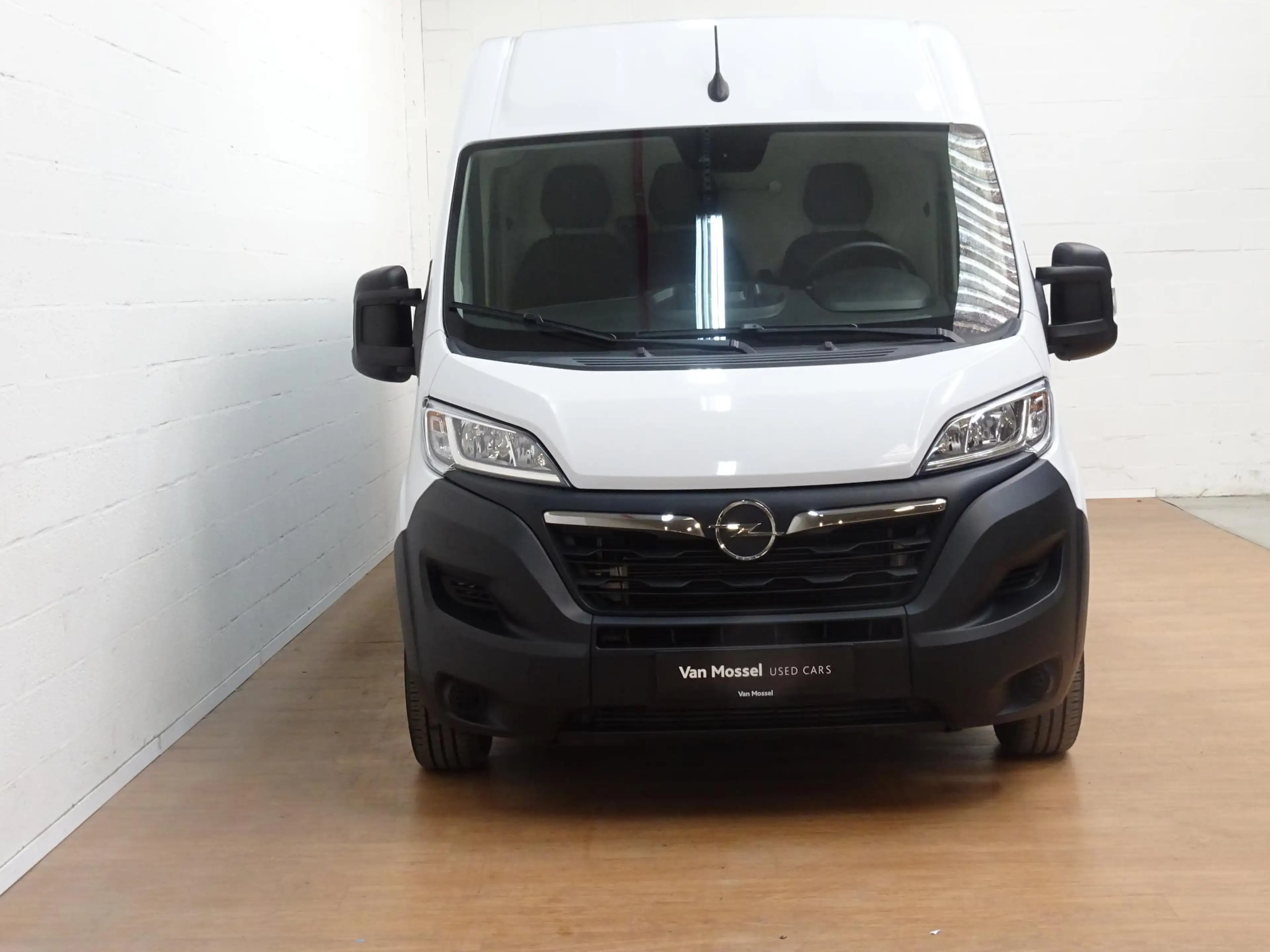 Opel Movano 3500 2.2 L Turbo D 103kW L3H2 Light — photo 8