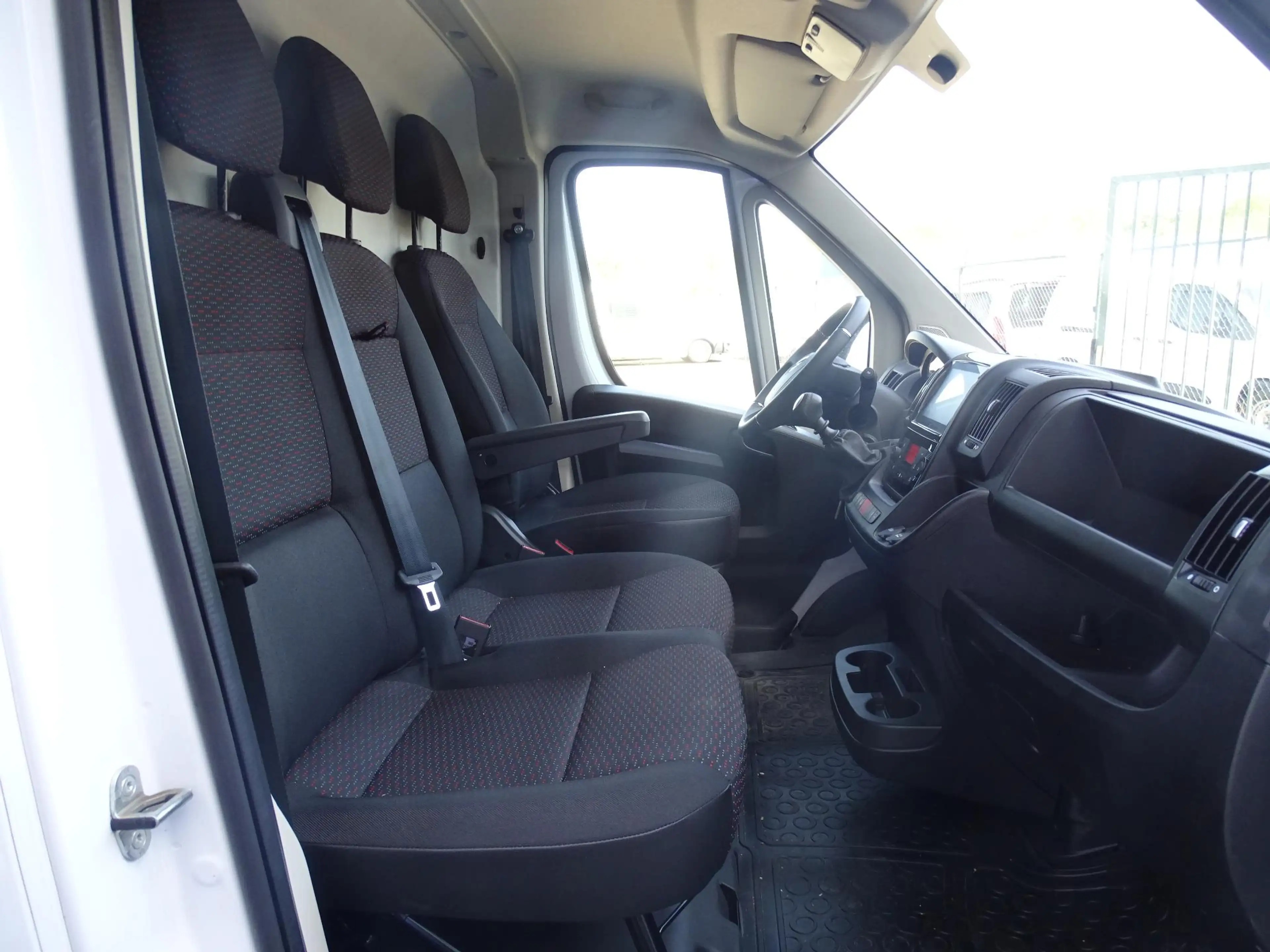Opel Movano 3500 2.2 L Turbo D 103kW L3H2 Light — photo 10