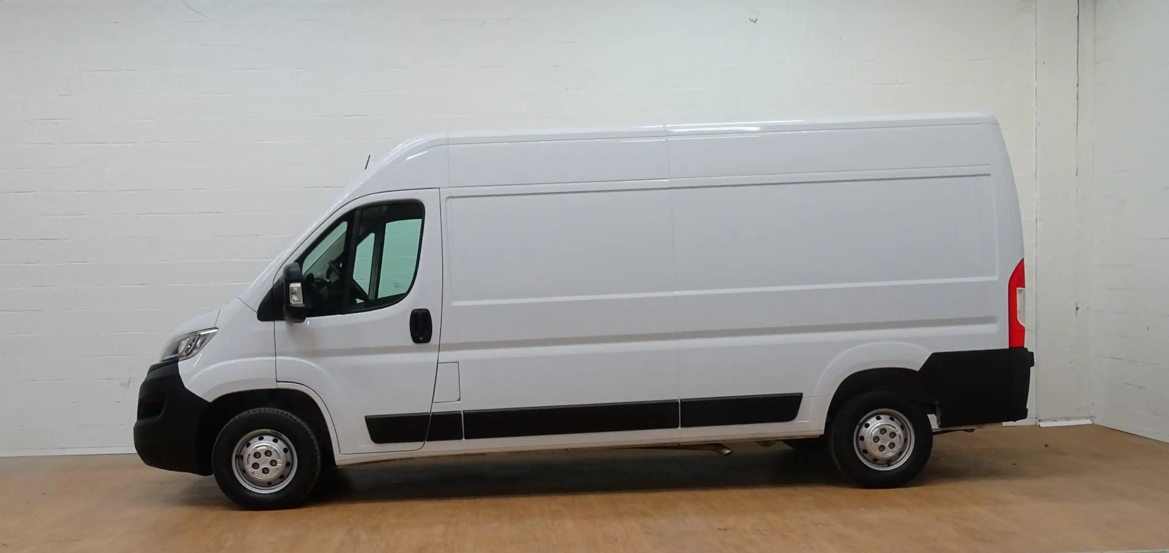 Opel Movano 3500 2.2 L Turbo D 103kW L3H2 Light — photo 6