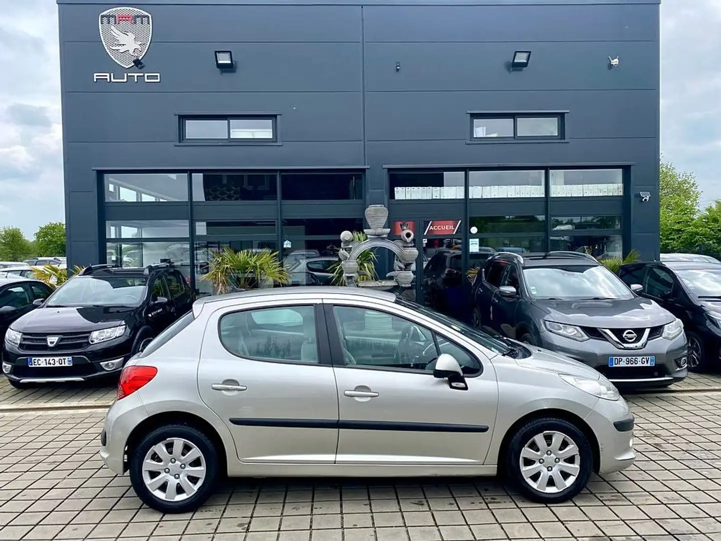 Peugeot 207 1.4i 90 ch Pack Executive Серый - 1