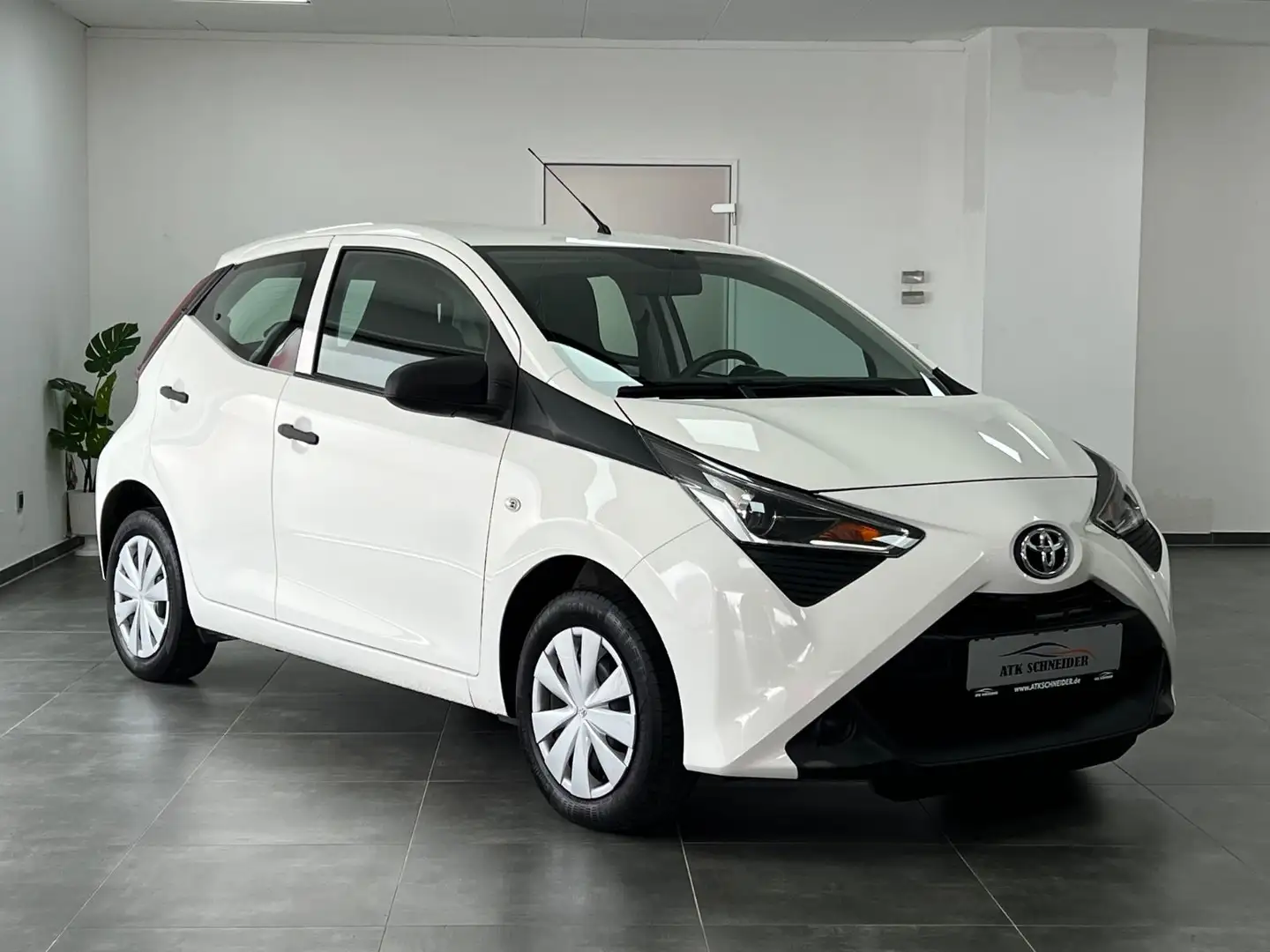 Toyota Aygo AYGO x/PDC/SHZ/DAB/KLIMA/ISOFIX/4SEASON/MFL Weiß - 1