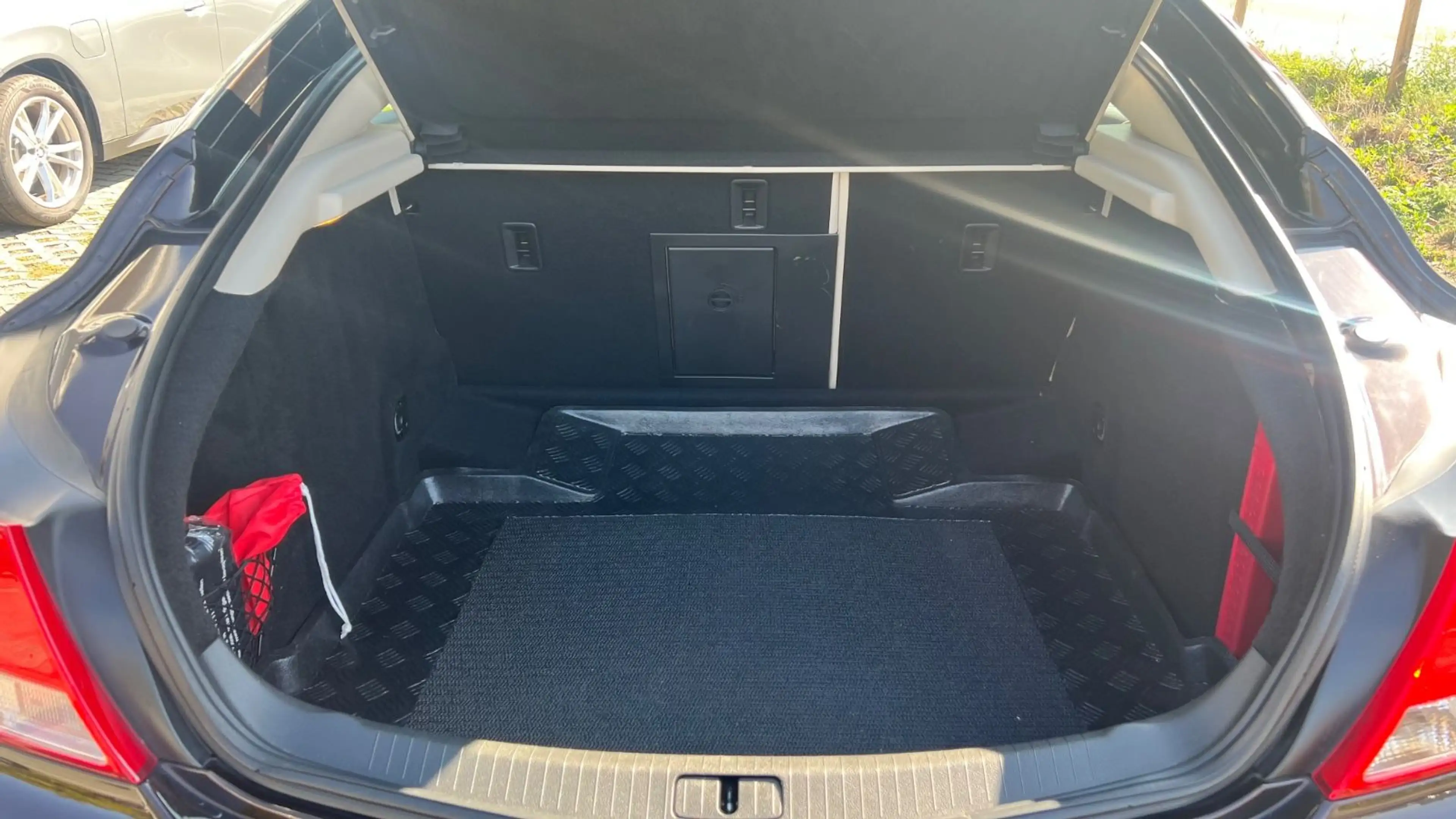 Opel Insignia Innovat/Xenon/Navi/PDC/SHZ/Leder/1.HAND — photo 15