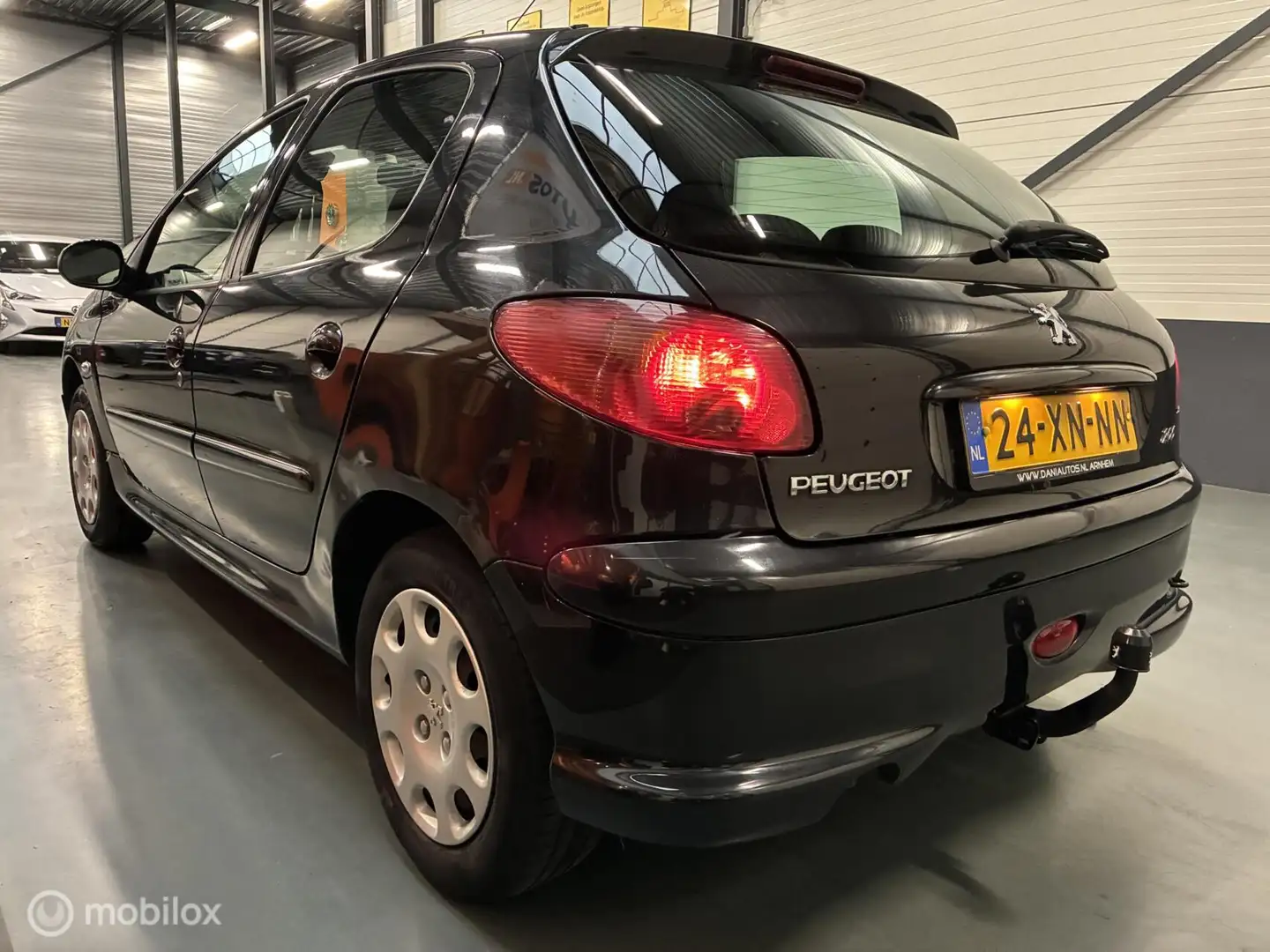 Peugeot 206 1.4 Forever 5-deurs|Airco|Nieuwe-APK|Trekh Zwart - 2
