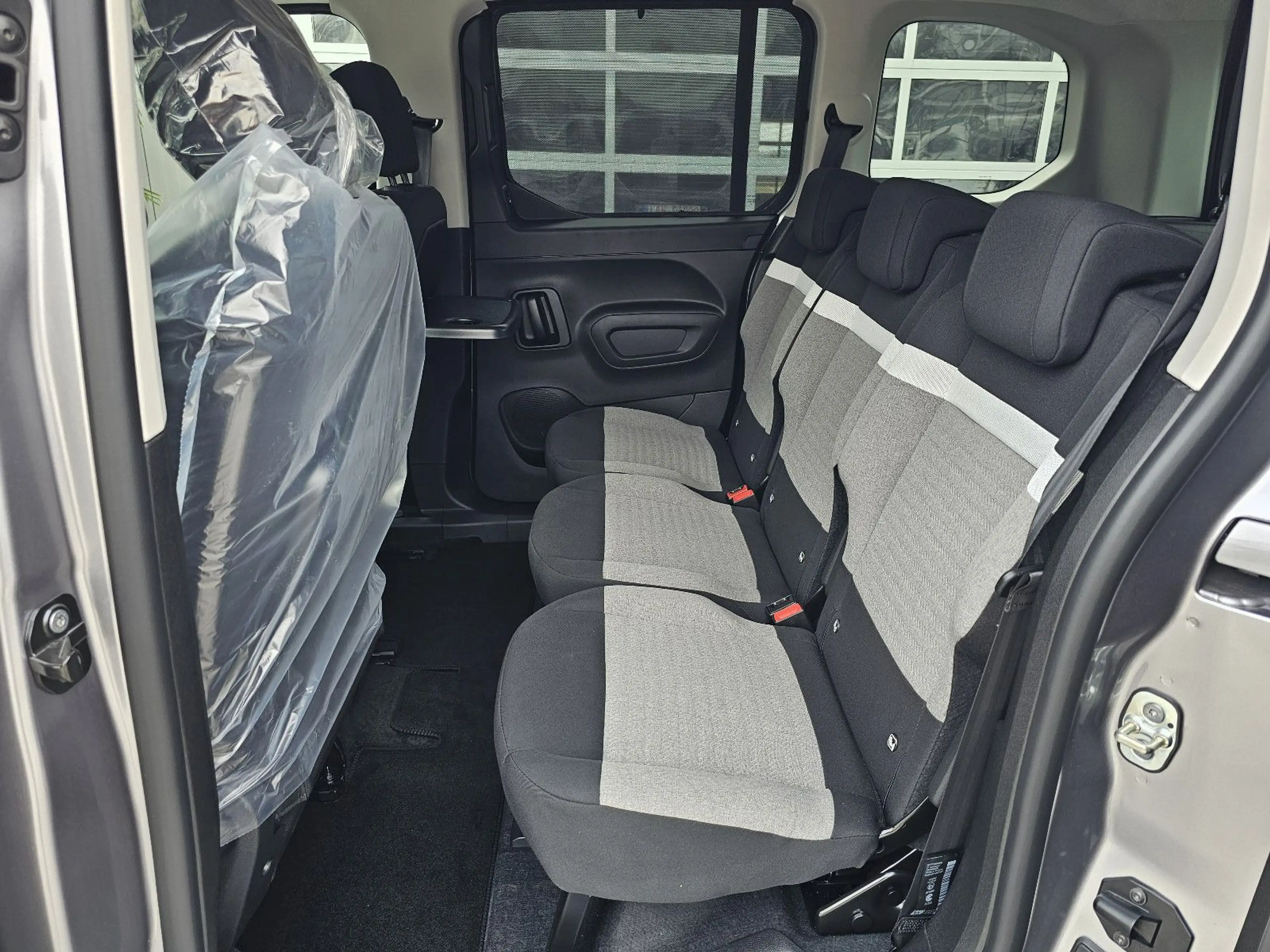 Citroen Berlingo PKW M Plus Automatik Style+Comfort*AHK* — photo 21