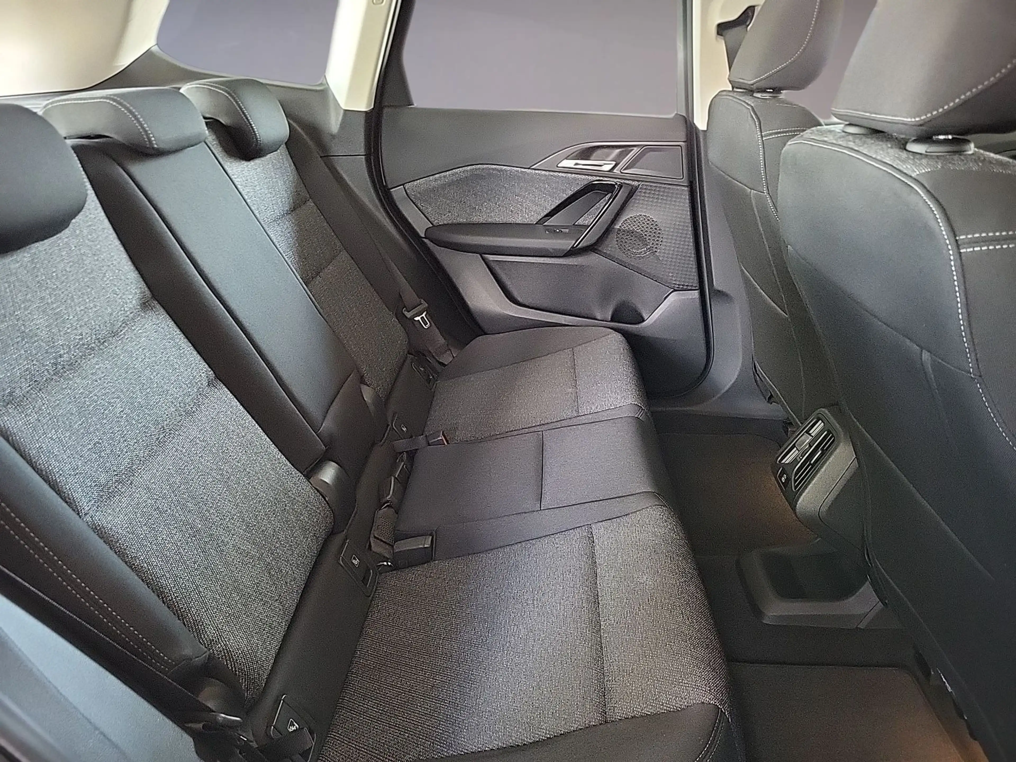 BMW iX1 eDrive20 150kW*Kamera*SHZ*Android — photo 13