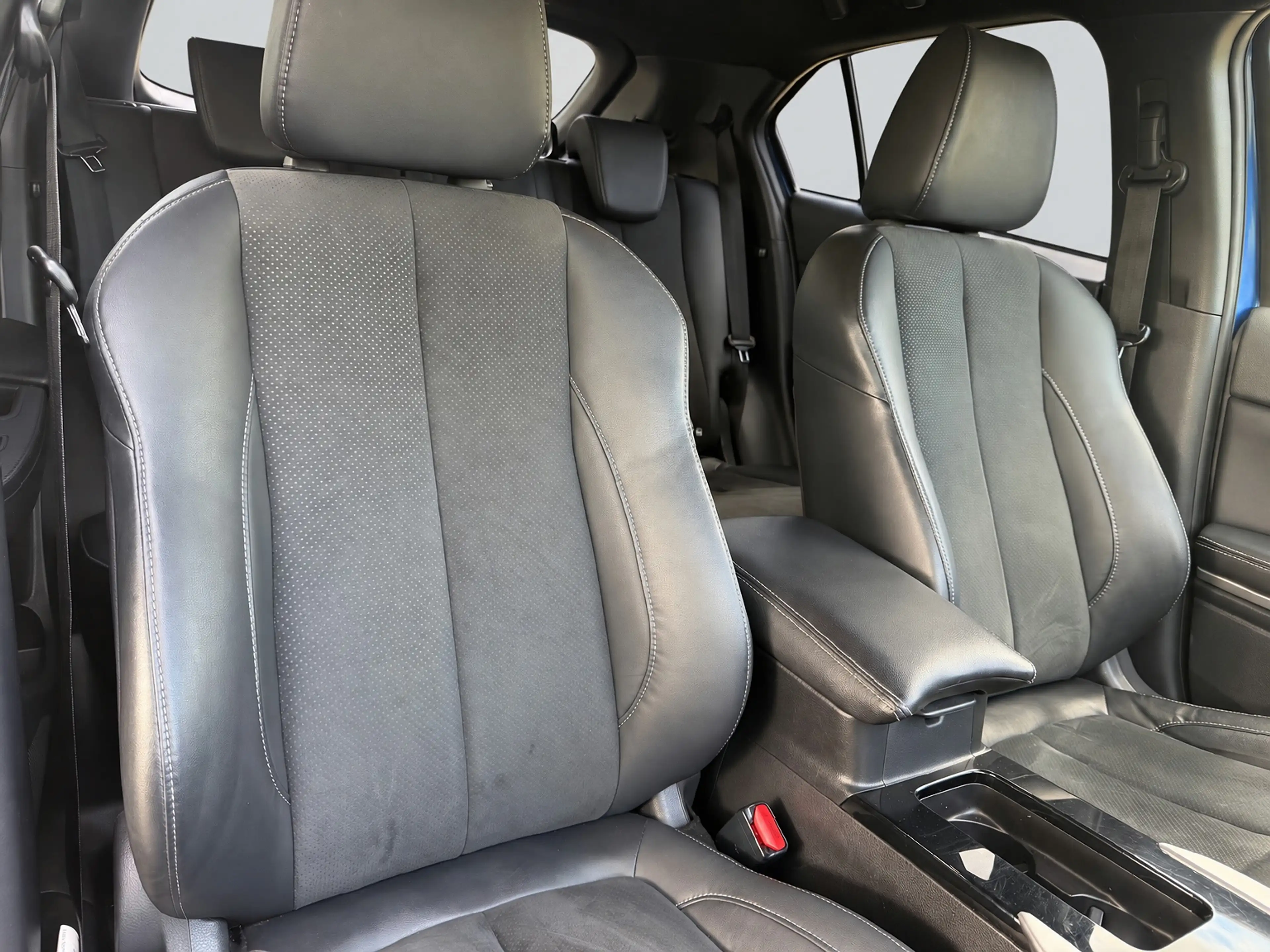 Mitsubishi Eclipse Cross 2.4 PHEV Intense+, trekhaak, stoelverwarming, acht — photo 4