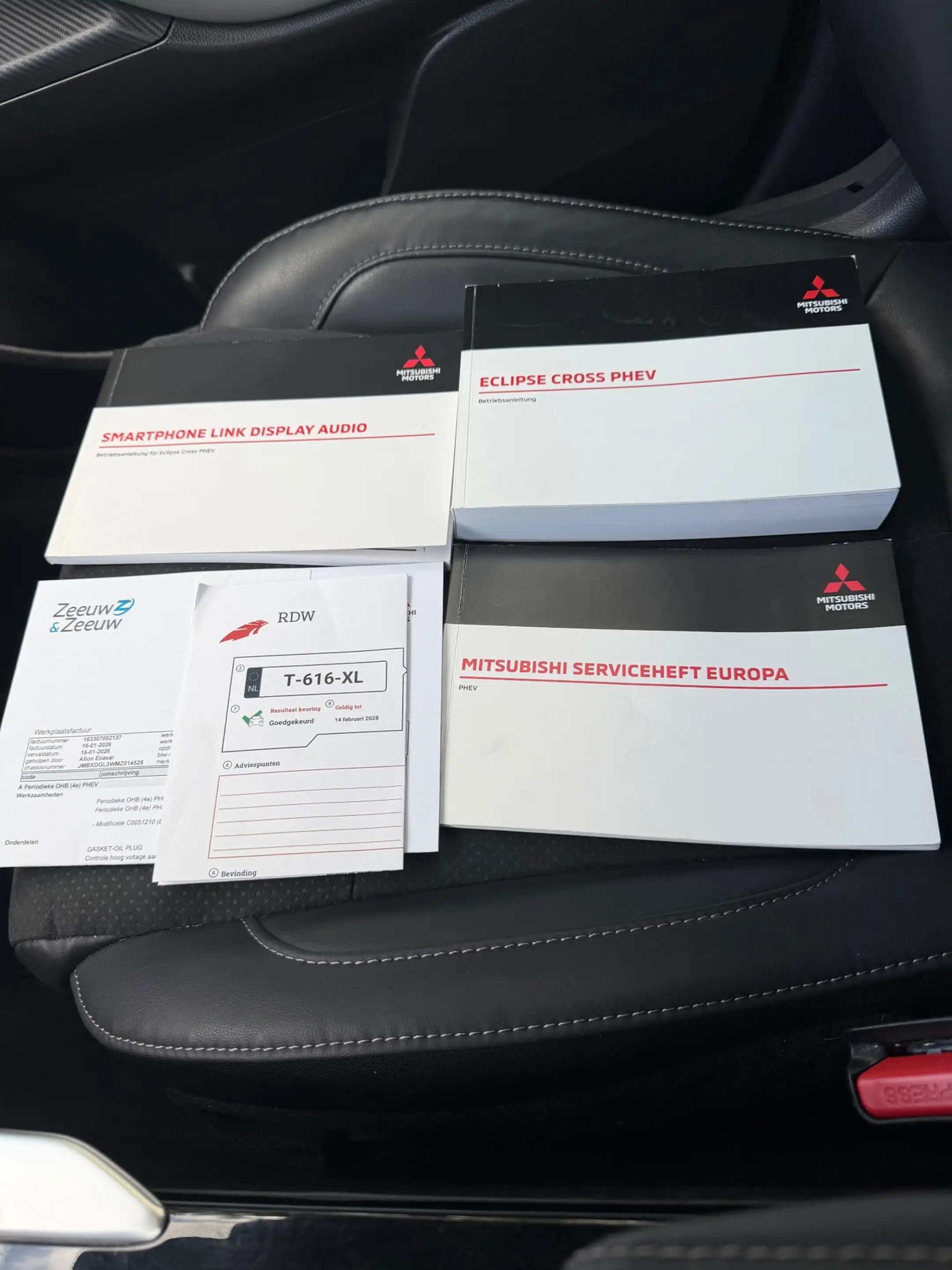 Mitsubishi Eclipse Cross 2.4 PHEV Intense+, trekhaak, stoelverwarming, acht — photo 6