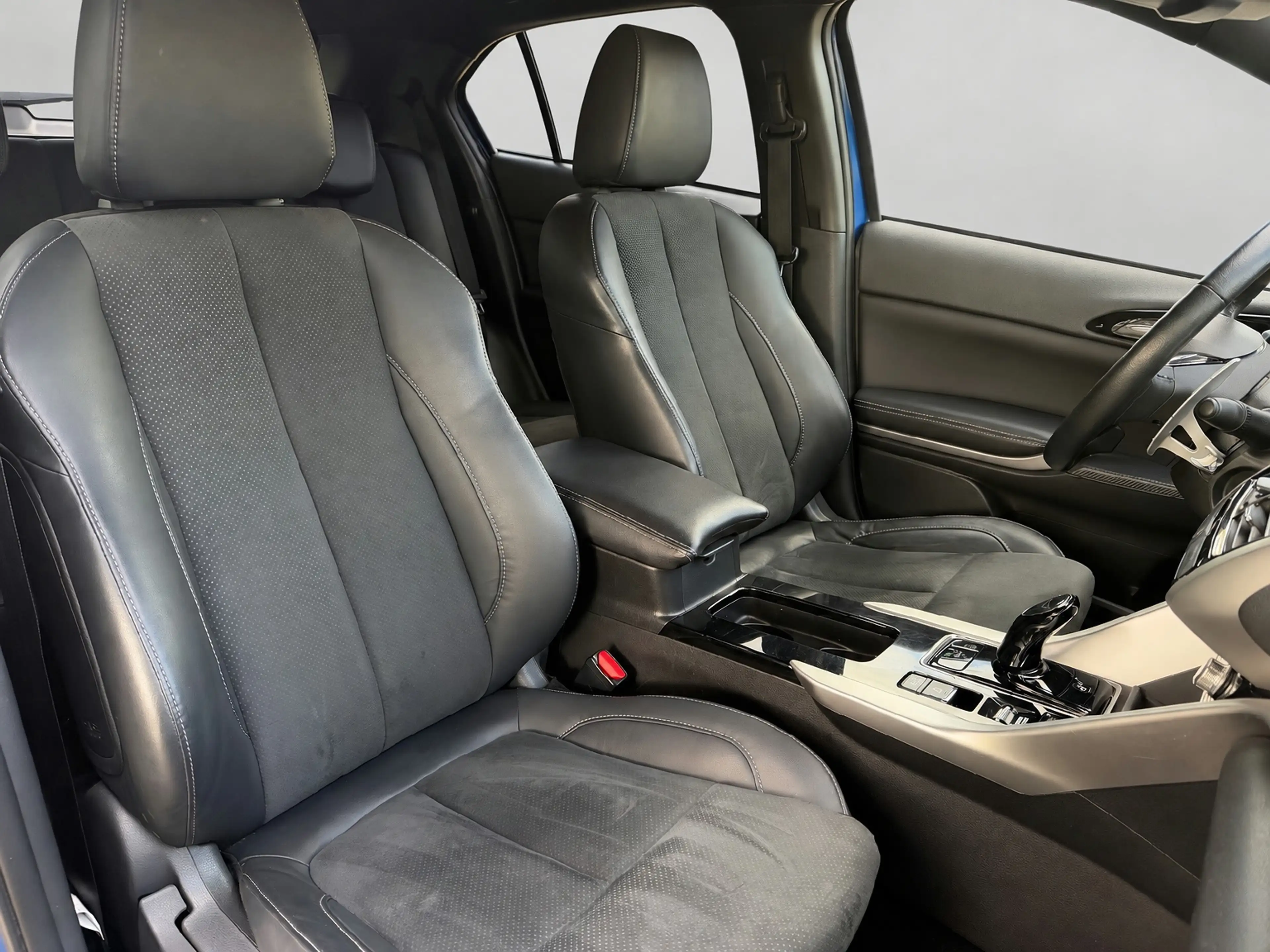 Mitsubishi Eclipse Cross 2.4 PHEV Intense+, trekhaak, stoelverwarming, acht — photo 39