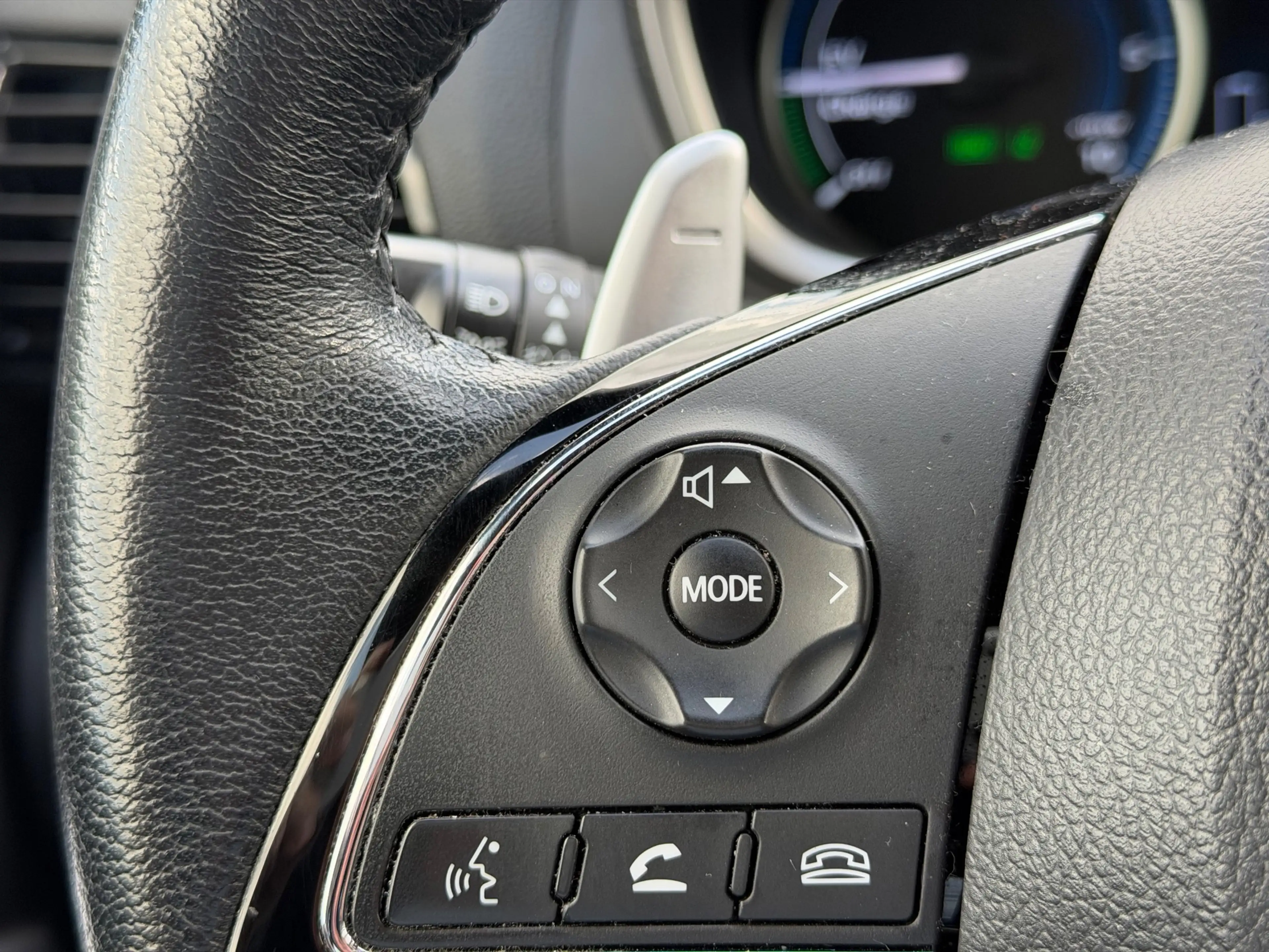 Mitsubishi Eclipse Cross 2.4 PHEV Intense+, trekhaak, stoelverwarming, acht — photo 27