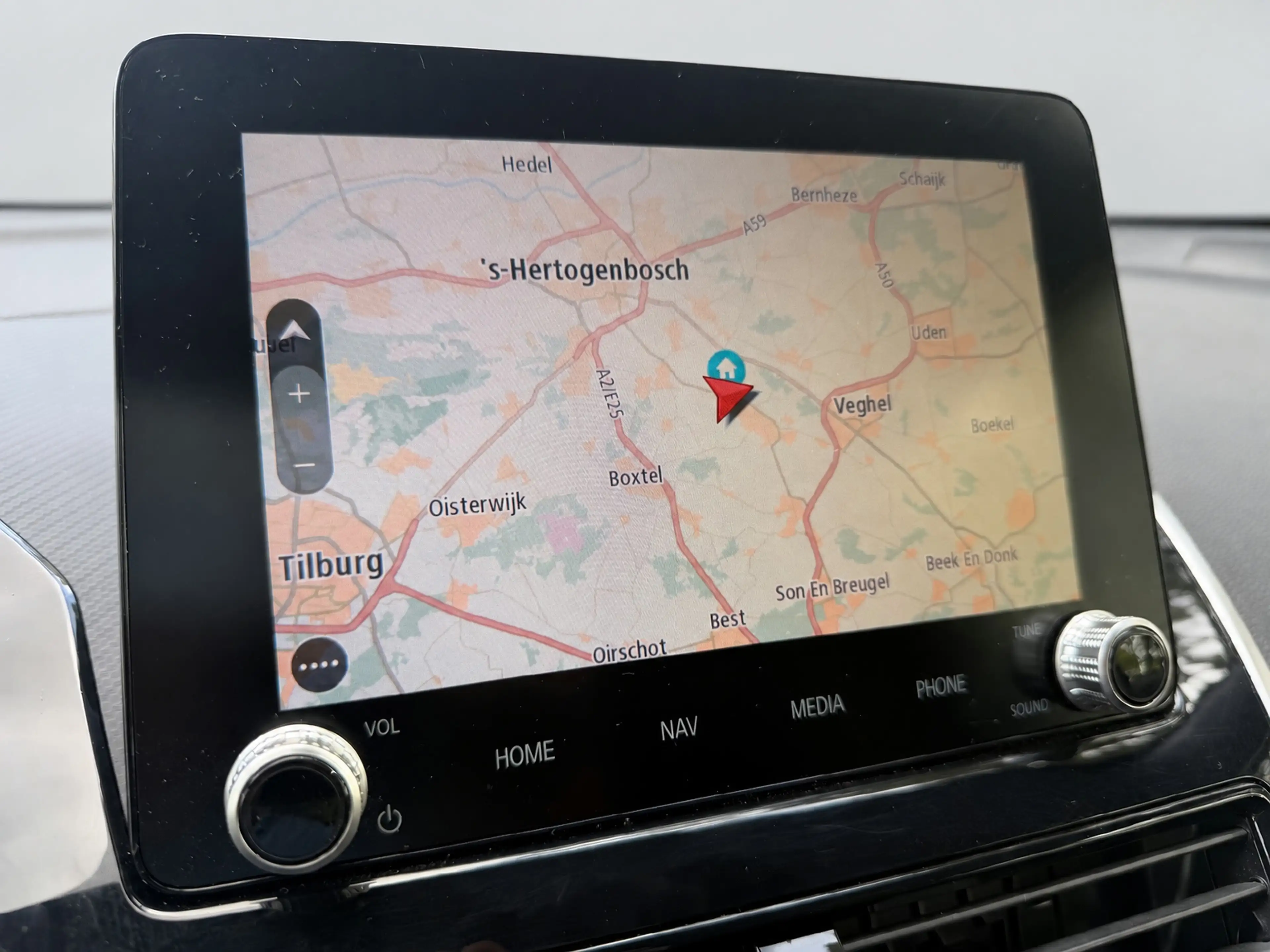 Mitsubishi Eclipse Cross 2.4 PHEV Intense+, trekhaak, stoelverwarming, acht — photo 29