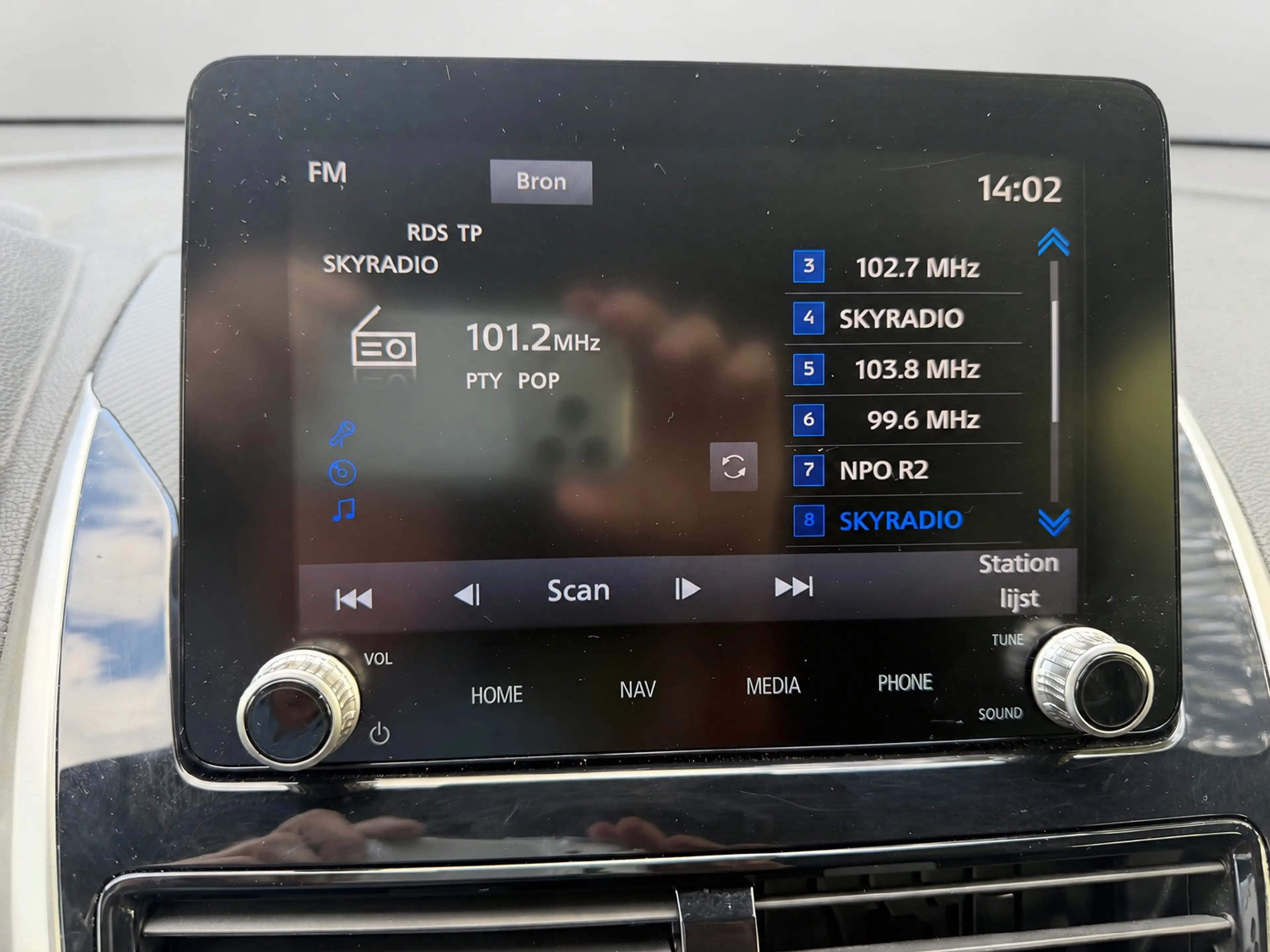 Mitsubishi Eclipse Cross 2.4 PHEV Intense+, trekhaak, stoelverwarming, acht — photo 33