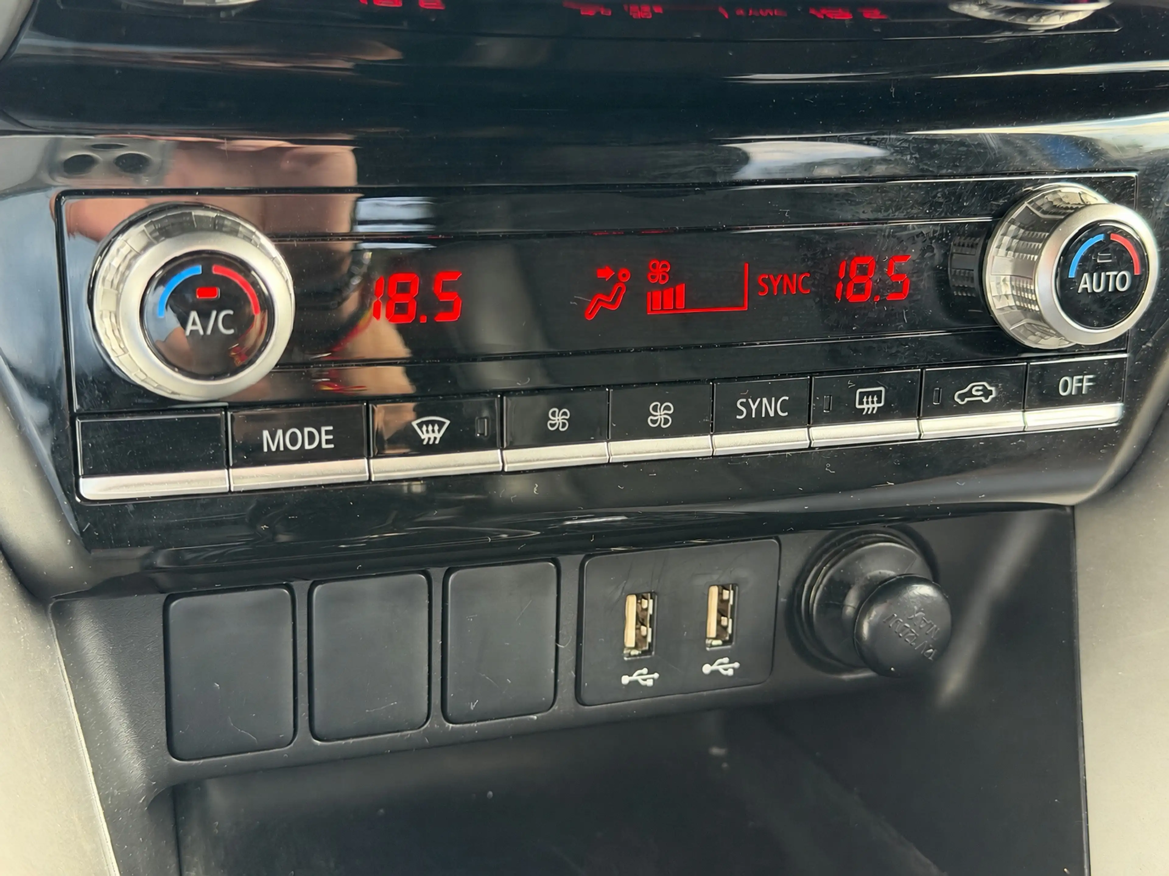 Mitsubishi Eclipse Cross 2.4 PHEV Intense+, trekhaak, stoelverwarming, acht — photo 17