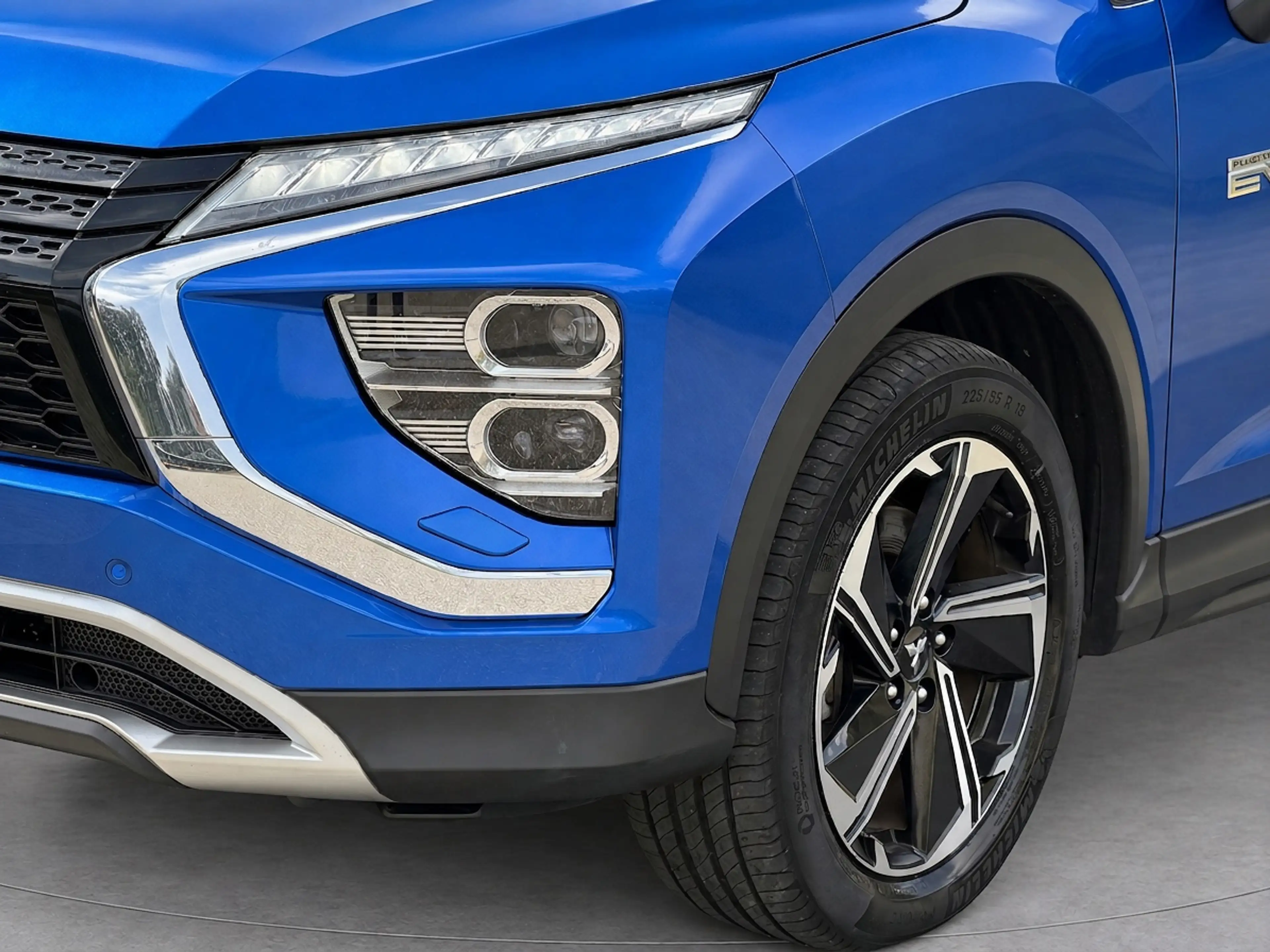 Mitsubishi Eclipse Cross 2.4 PHEV Intense+, trekhaak, stoelverwarming, acht — photo 5