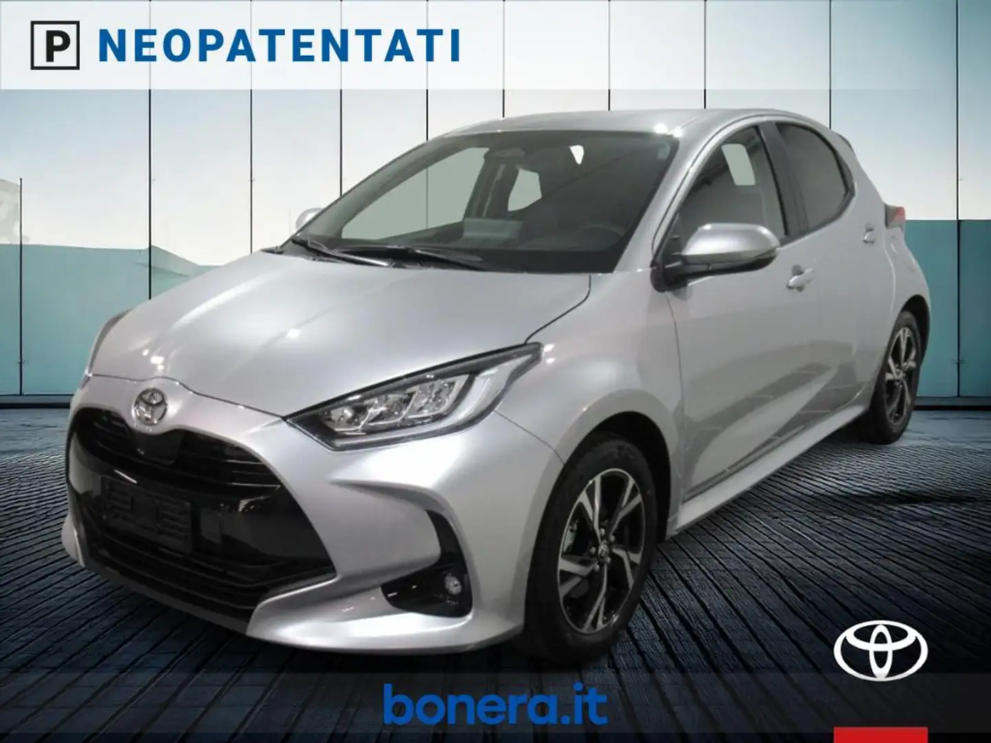 Toyota Yaris 1.5 hybrid Trend Argento - 1