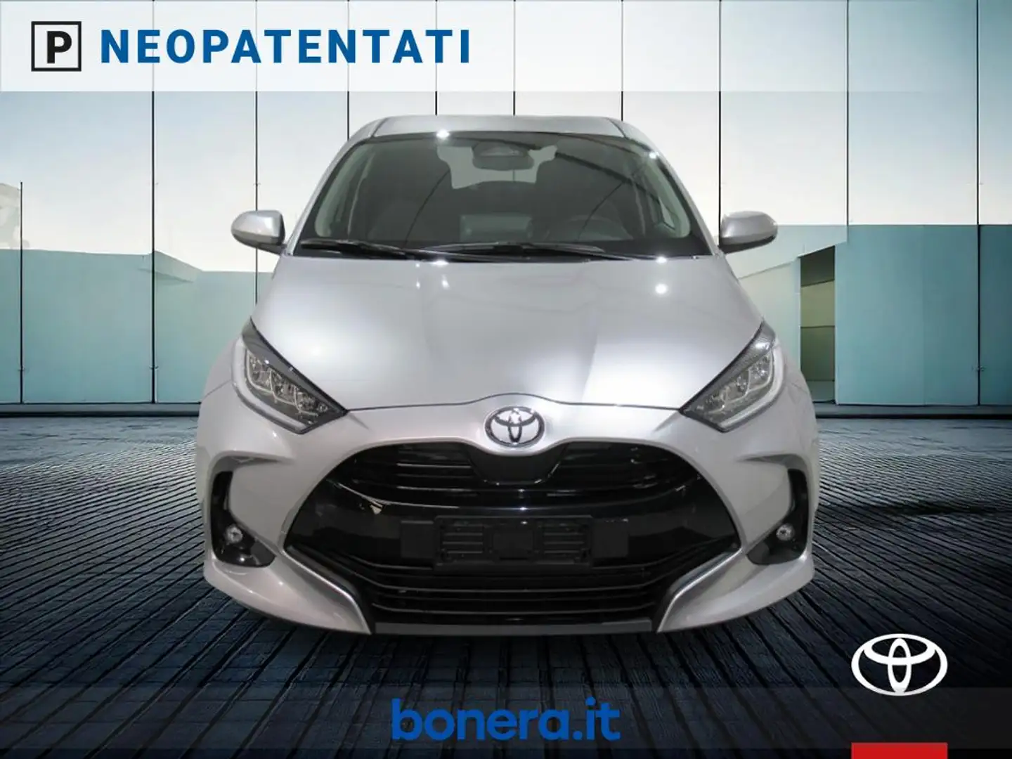 Toyota Yaris 1.5 hybrid Trend Argento - 2