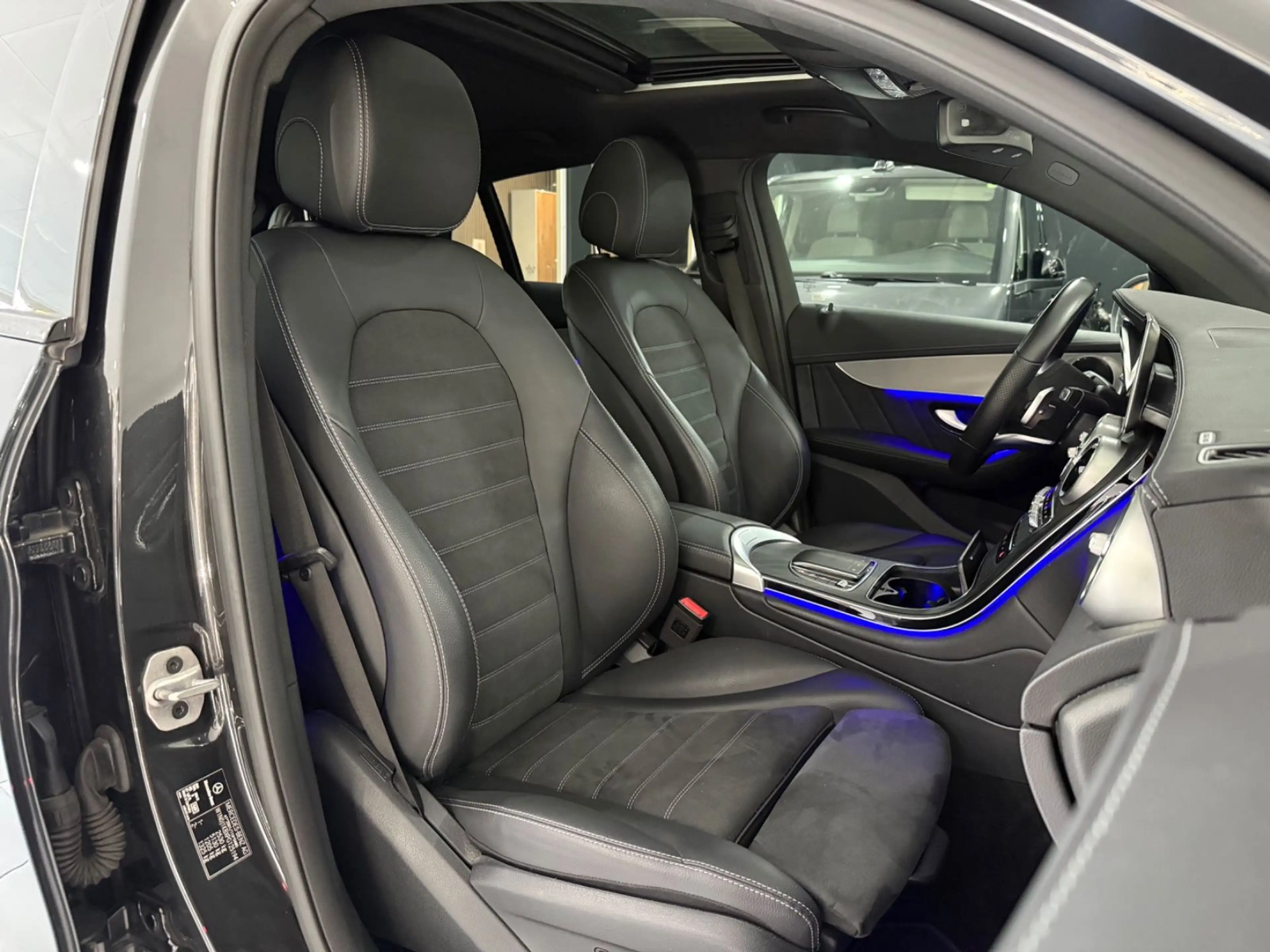 Mercedes-Benz GLC 300 d Coupe 4M*AMG*SCHIEBEDACH*CARPLAY*KAMERA — photo 9