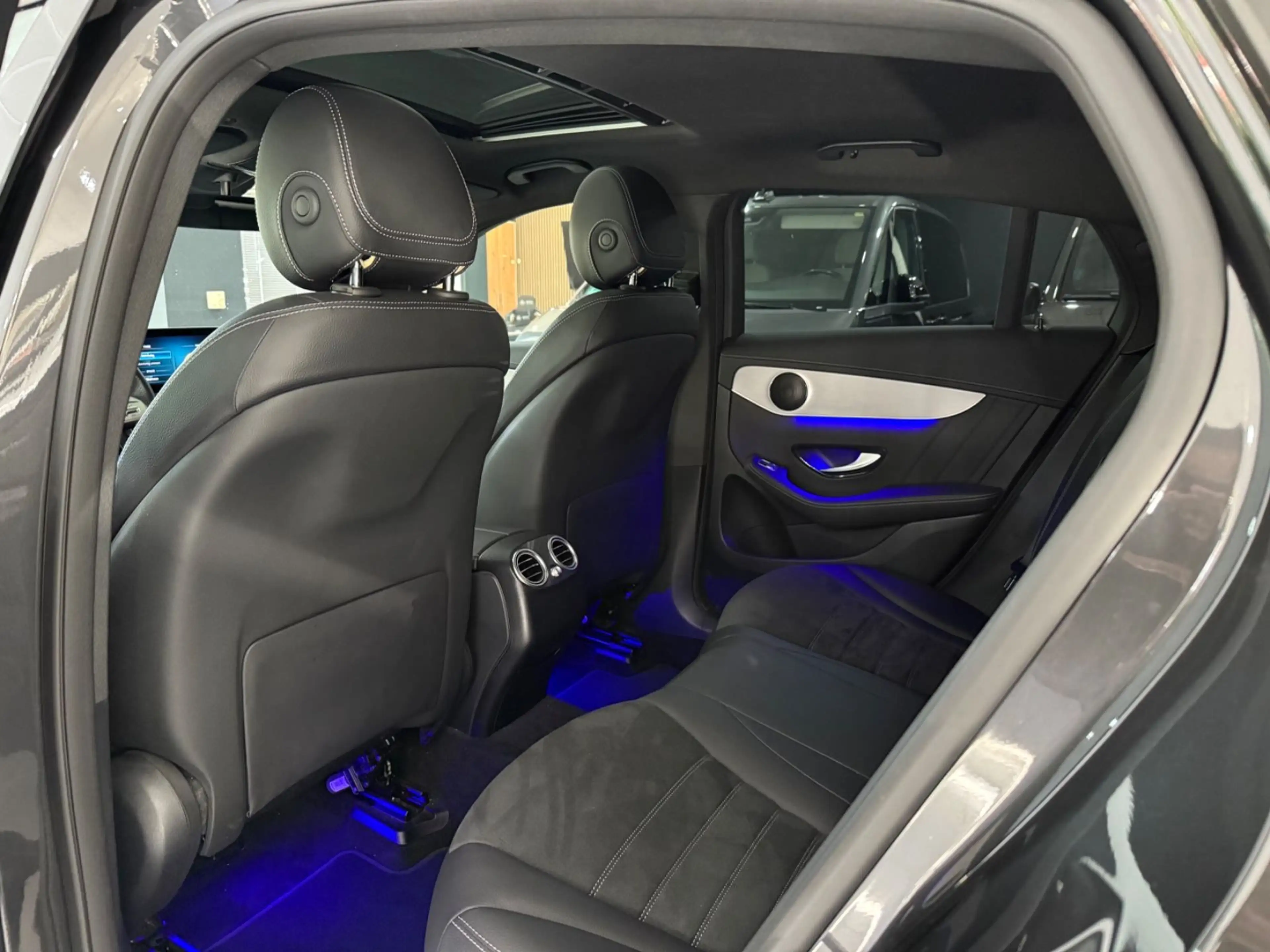 Mercedes-Benz GLC 300 d Coupe 4M*AMG*SCHIEBEDACH*CARPLAY*KAMERA — photo 8