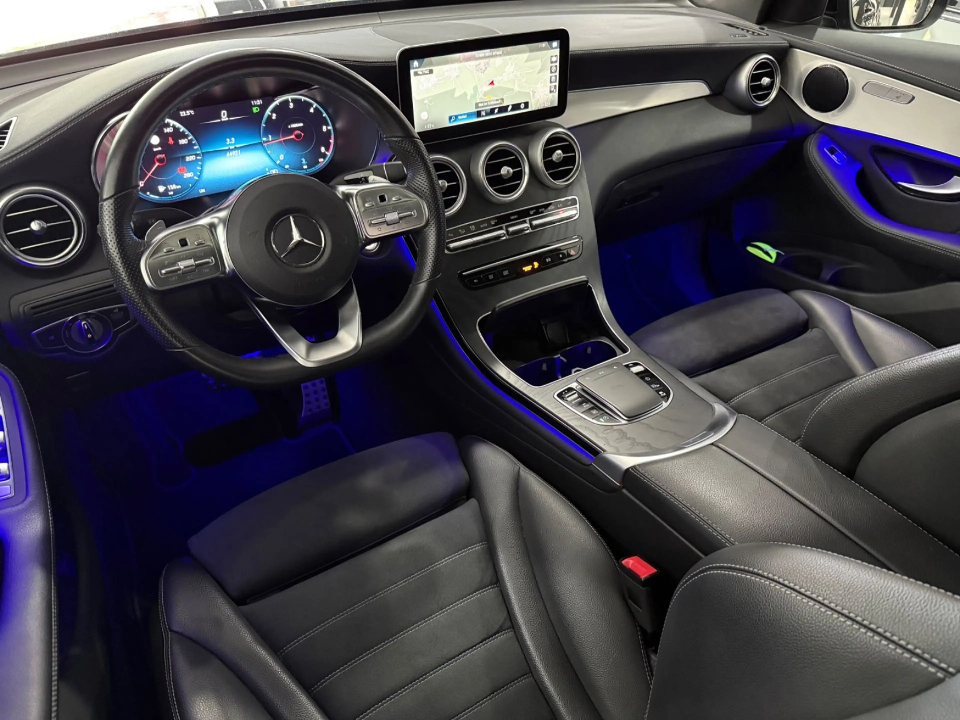 Mercedes-Benz GLC 300 d Coupe 4M*AMG*SCHIEBEDACH*CARPLAY*KAMERA — photo 4