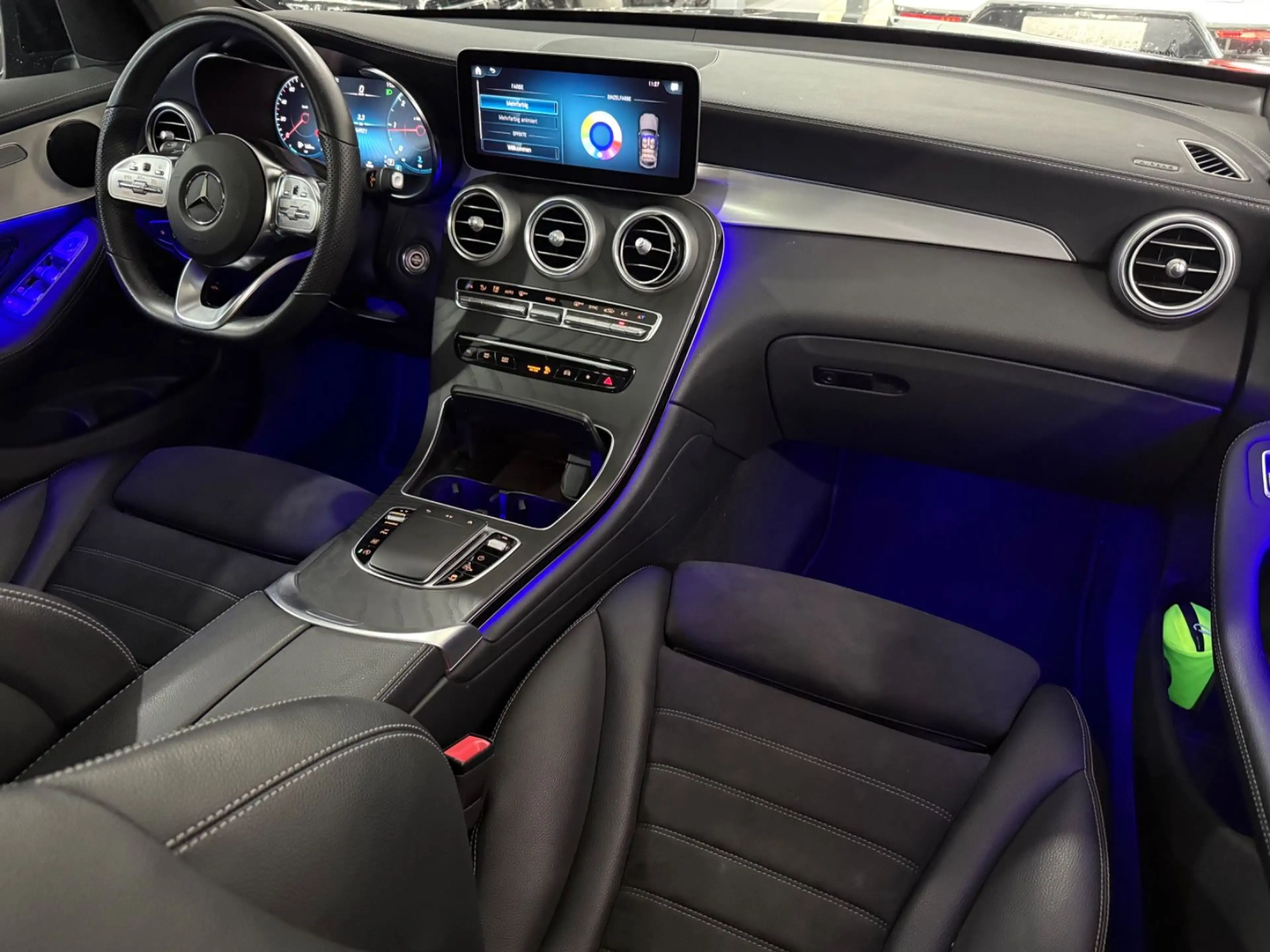 Mercedes-Benz GLC 300 d Coupe 4M*AMG*SCHIEBEDACH*CARPLAY*KAMERA — photo 7
