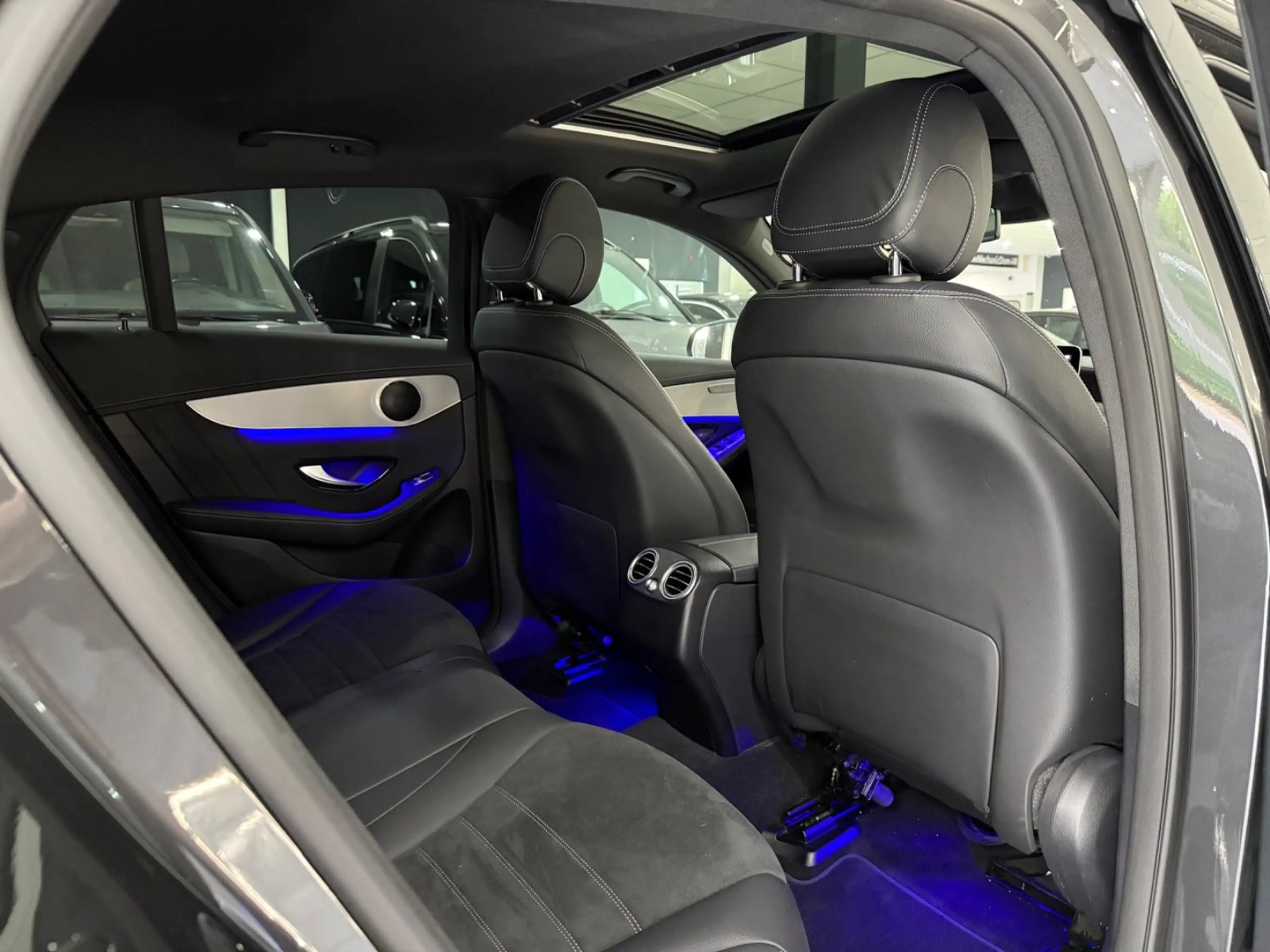Mercedes-Benz GLC 300 d Coupe 4M*AMG*SCHIEBEDACH*CARPLAY*KAMERA — photo 10