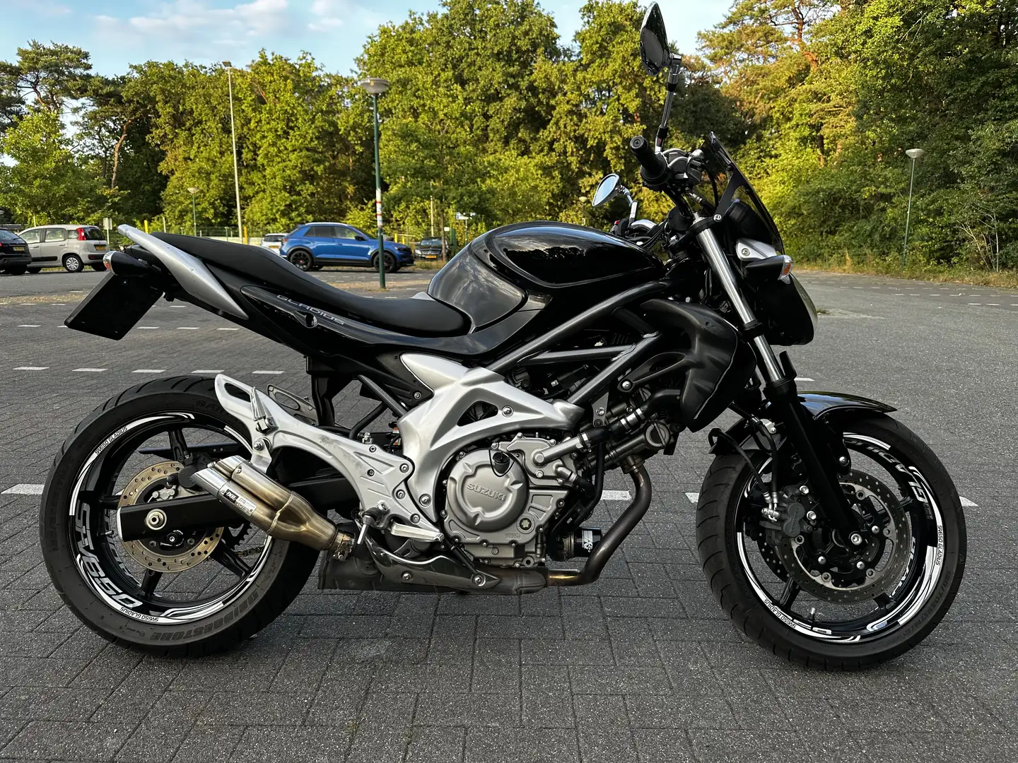 Suzuki Gladius 650 Schwarz - 2