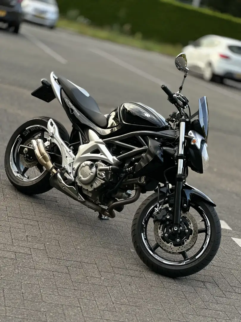 Suzuki Gladius 650 Schwarz - 1