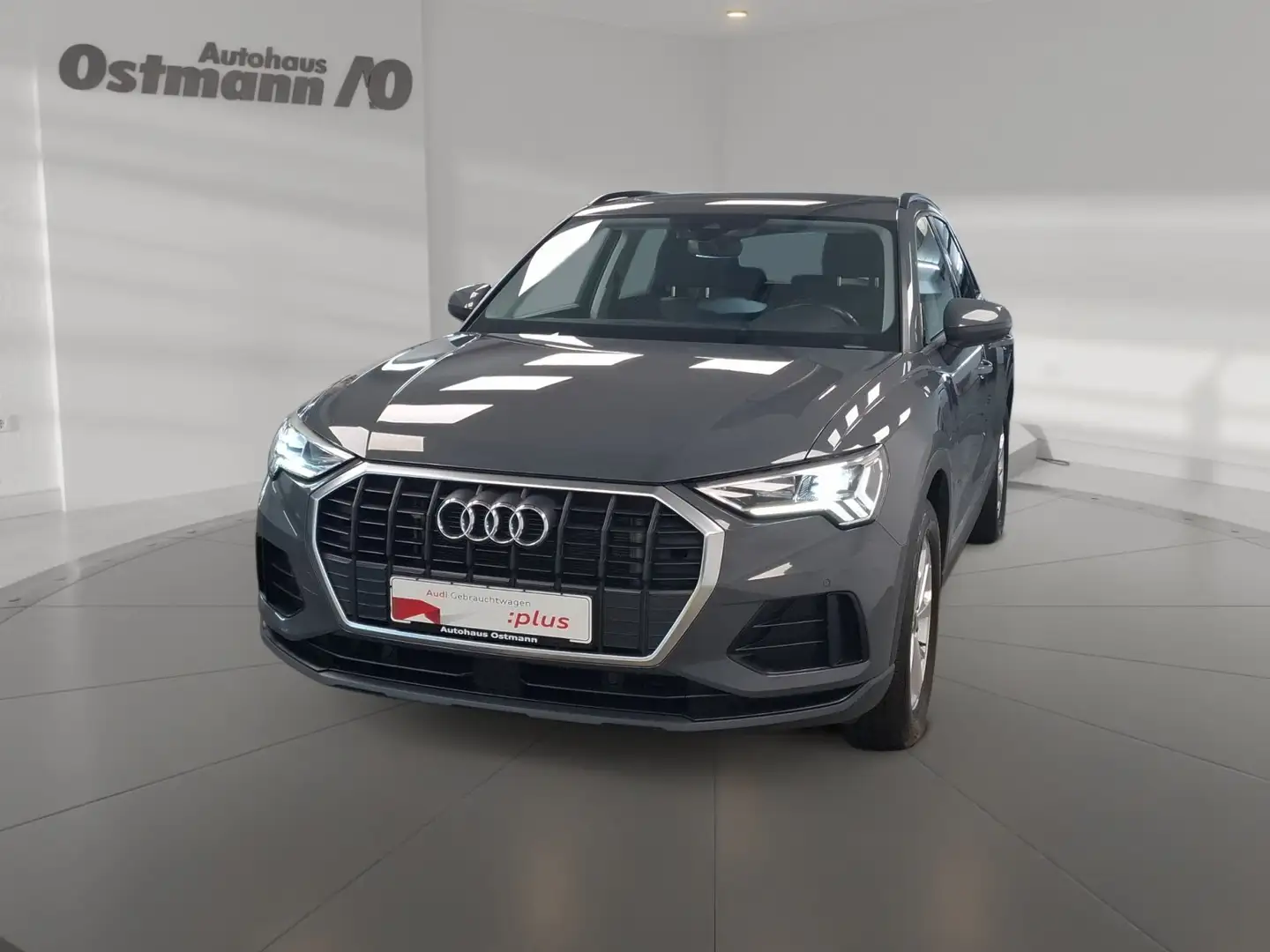 Audi Q3 45 TFSI e LED AHK ACC Navi SHZ Pano Sonos Grau - 2