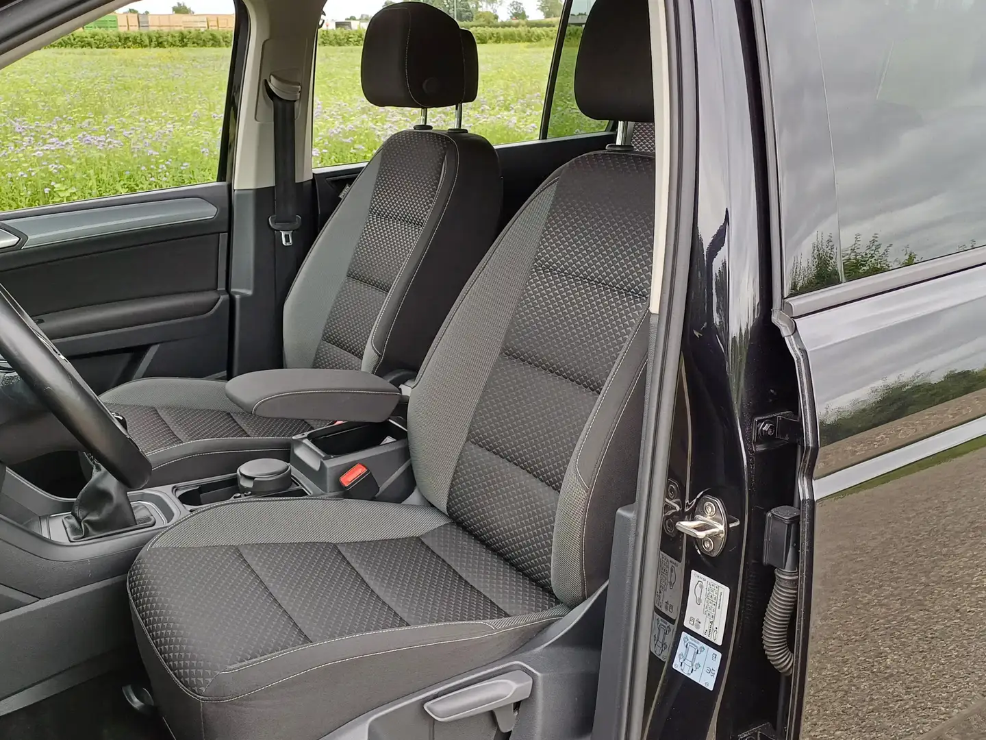 Volkswagen Touran 1.5 TSI Comfortline Active 7-Pers. /Navi/Clima/16" Zwart - 2