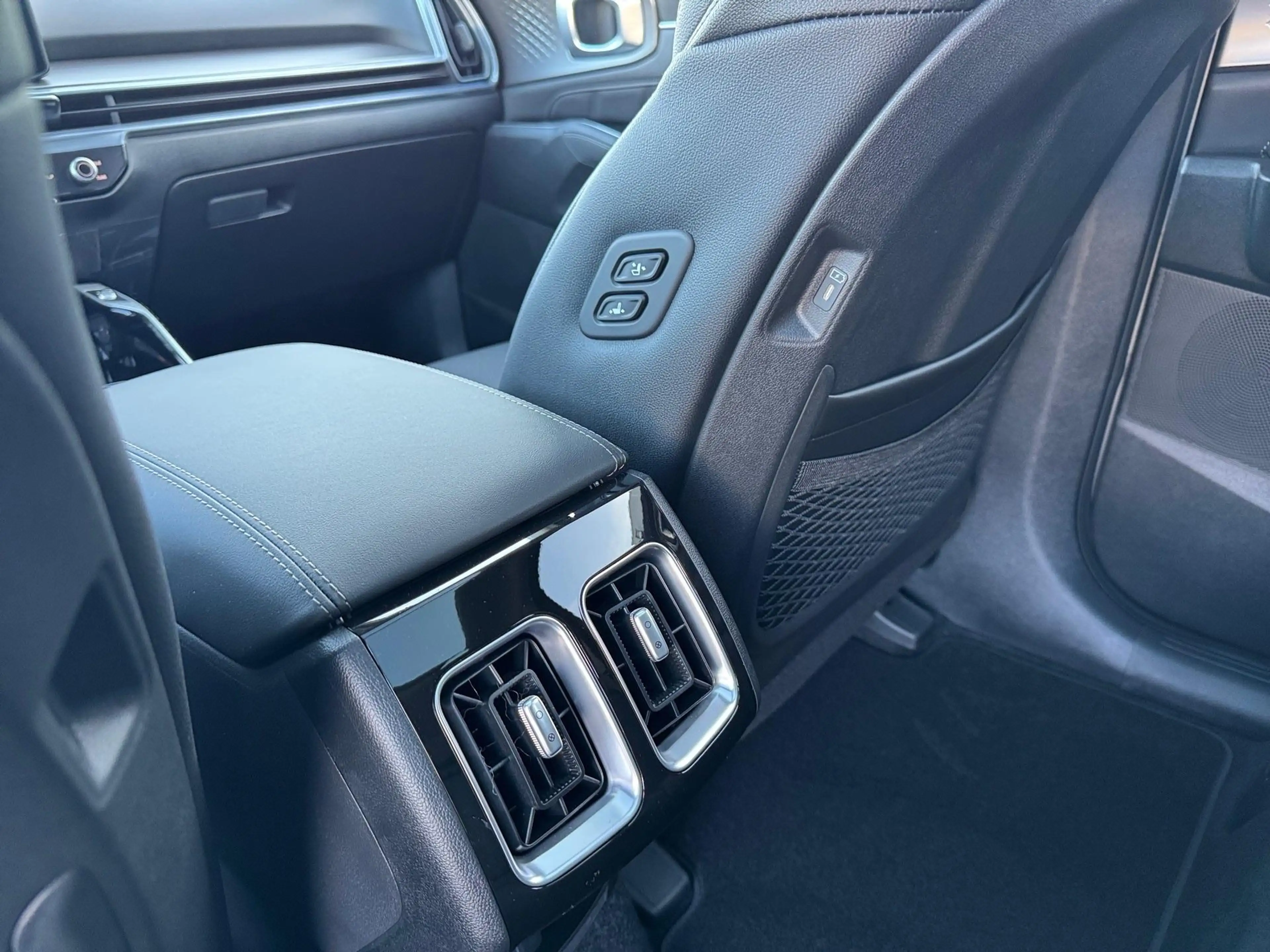 Kia Sorento 1.6 T-GDi 215 HEV AT6 AWD Evolution 7Pl — photo 27