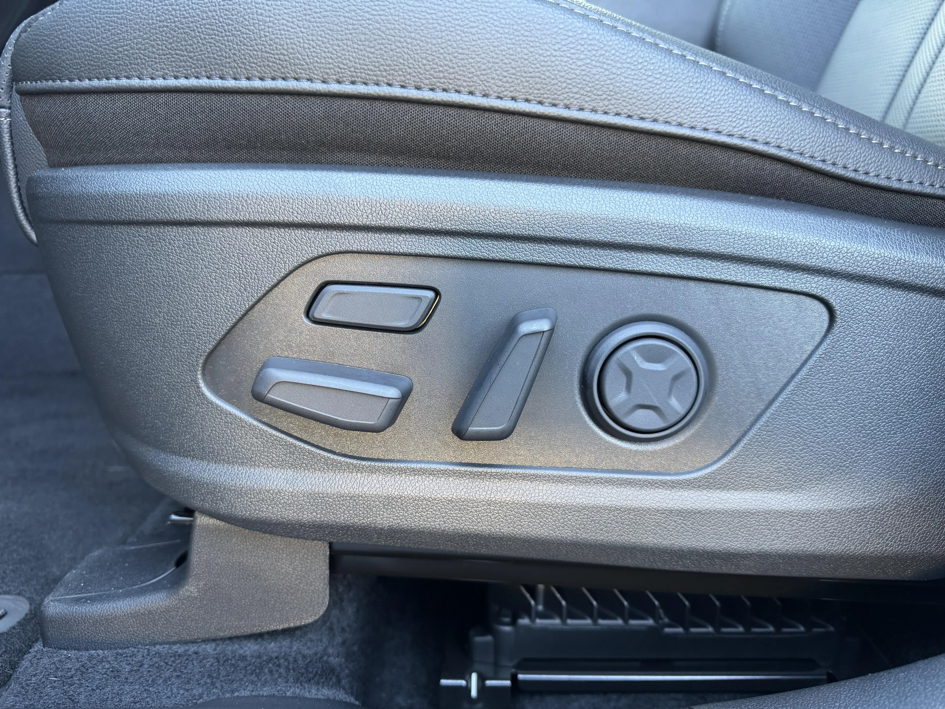 Kia Sorento 1.6 T-GDi 215 HEV AT6 AWD Evolution 7Pl — photo 23