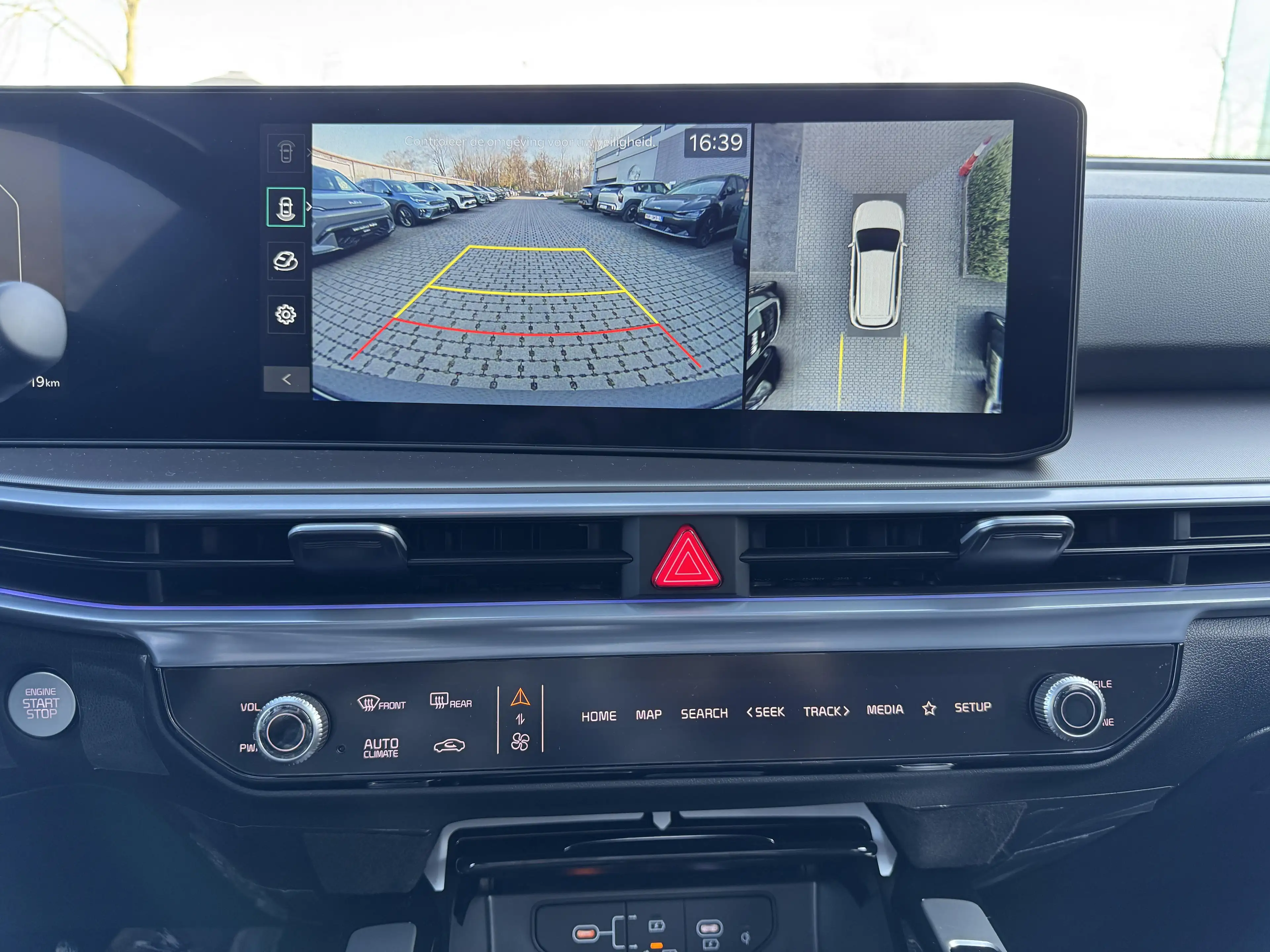 Kia Sorento 1.6 T-GDi 215 HEV AT6 AWD Evolution 7Pl — photo 13