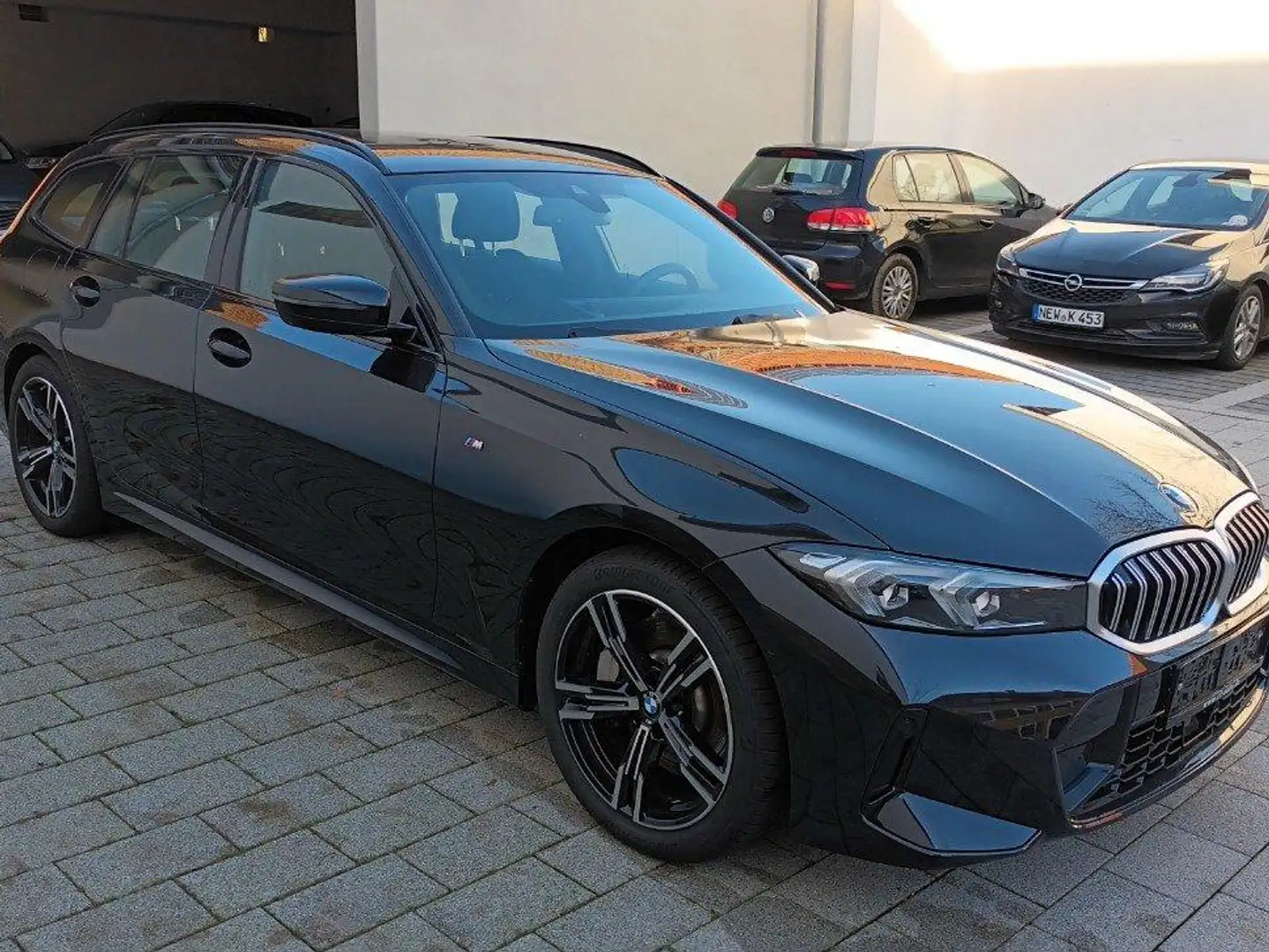 BMW 330 330 i xDrive Touring M Sport LiveCockpit ParkAss Schwarz - 2