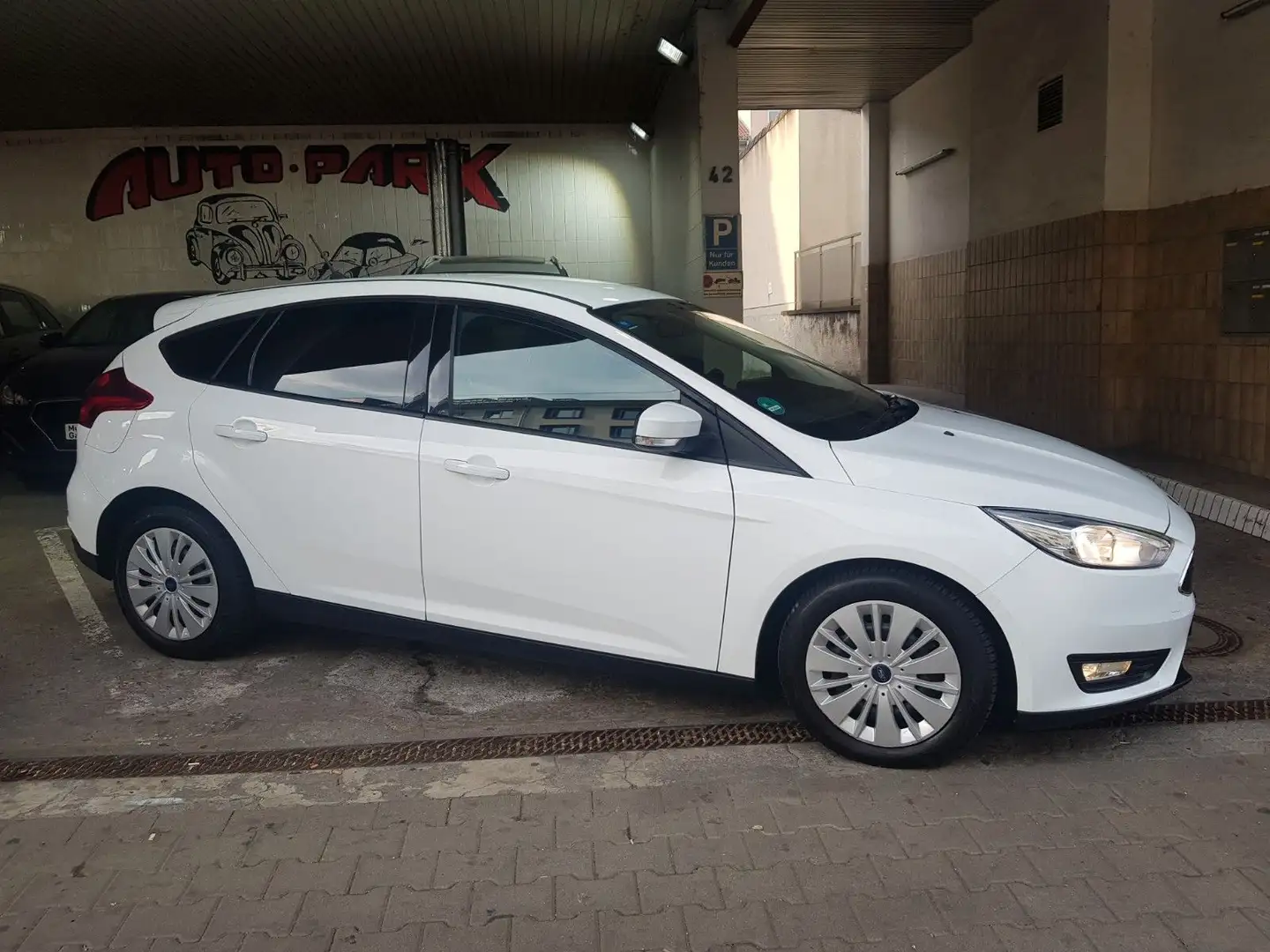 Ford Focus Lim. Business/Automatik/Navi/Sitzhzg/1HAND Blanco - 1