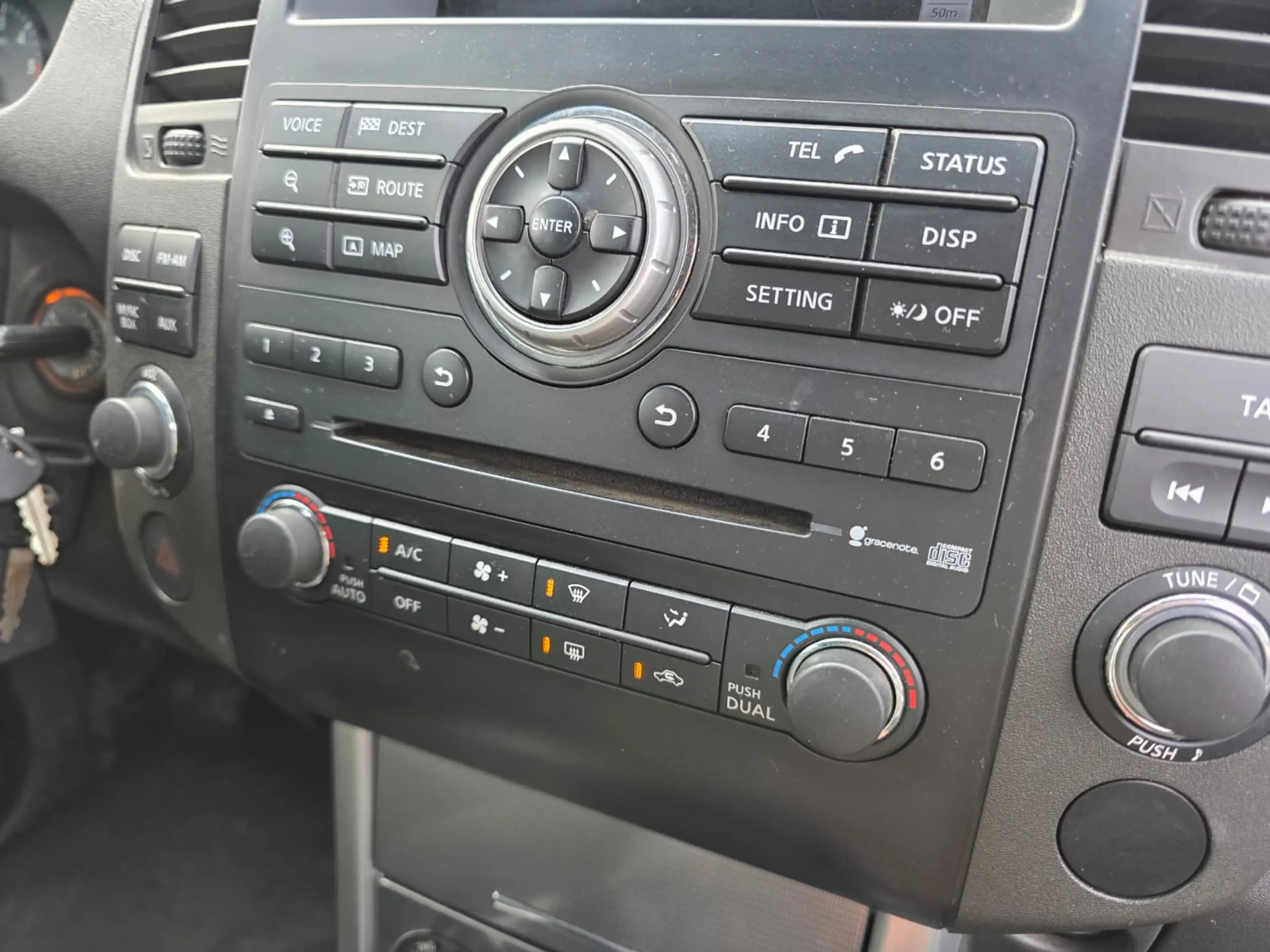 Nissan Navara 2.5 dCi 4x4 NAVI-CAMERA UTILITAIRE — photo 9