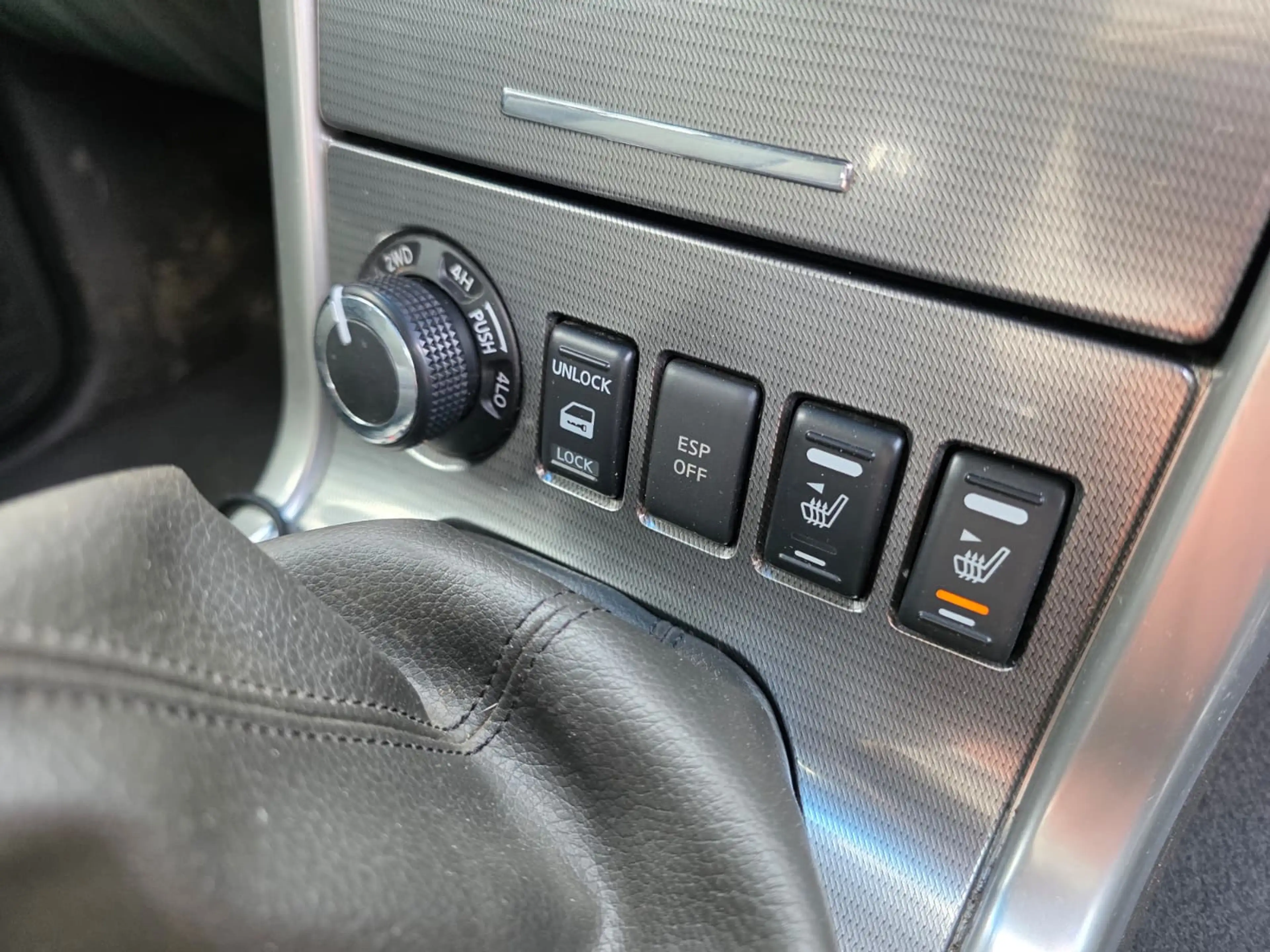 Nissan Navara 2.5 dCi 4x4 NAVI-CAMERA UTILITAIRE — photo 10