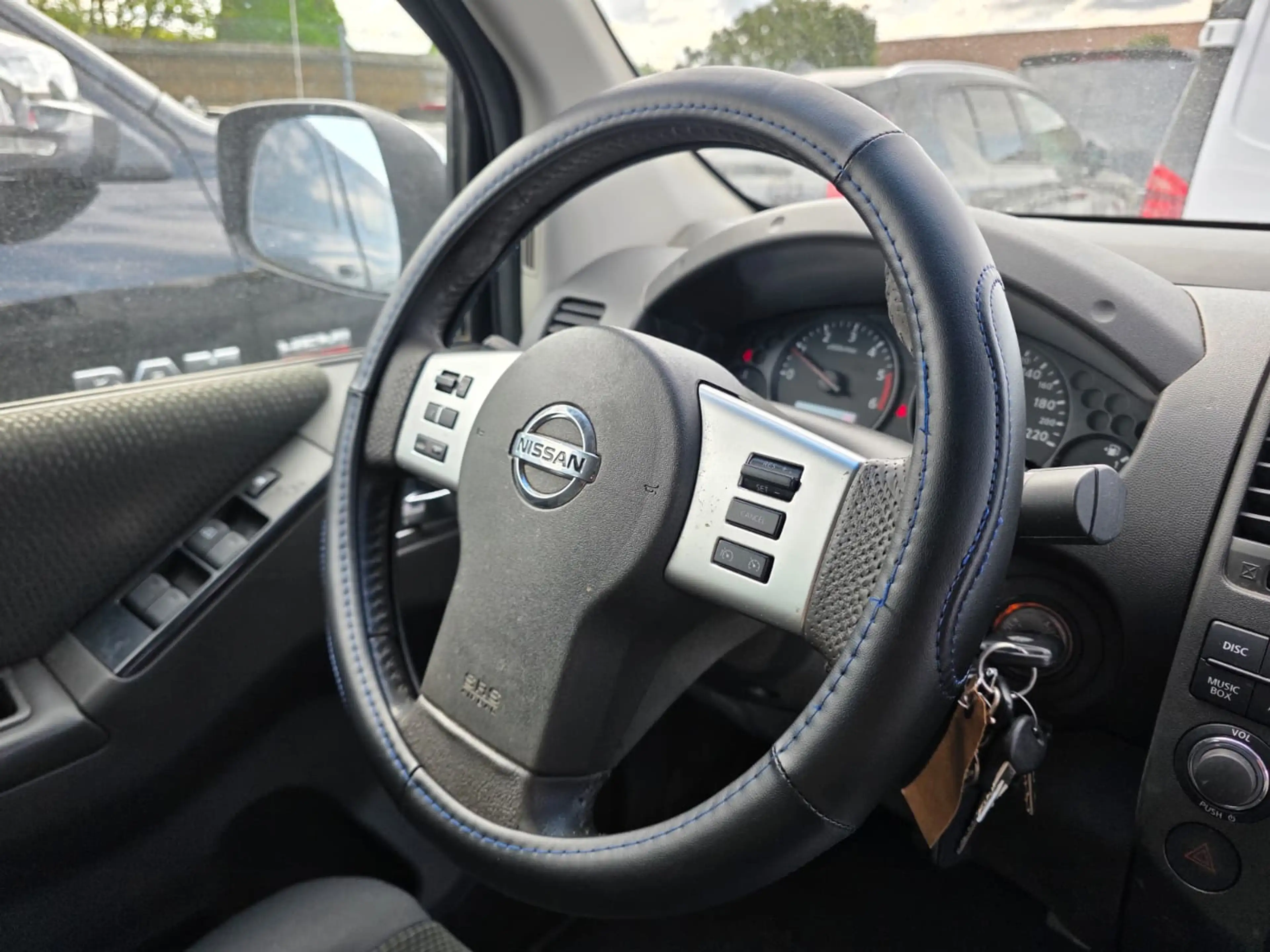 Nissan Navara 2.5 dCi 4x4 NAVI-CAMERA UTILITAIRE — photo 8