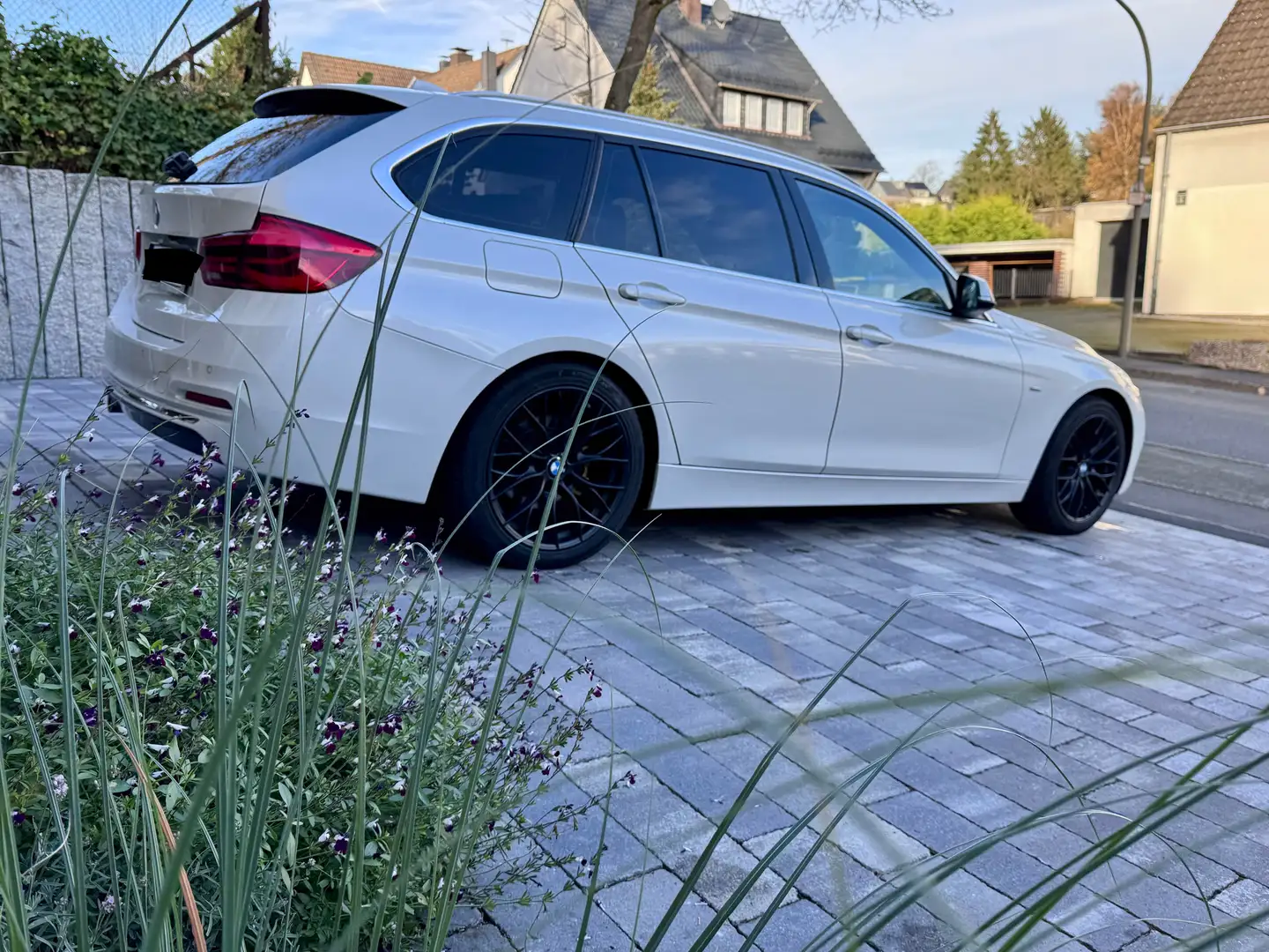 BMW 320 320d Touring Luxury, M-Performance Kit, RFK, AHK Weiß - 1