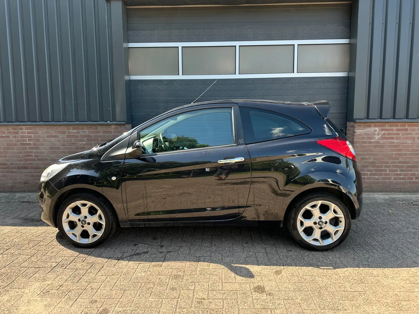 Ford Ka/Ka+ 1.2 Titanium X Airco nieuwe Apk 9-7-2026 Schwarz - 2