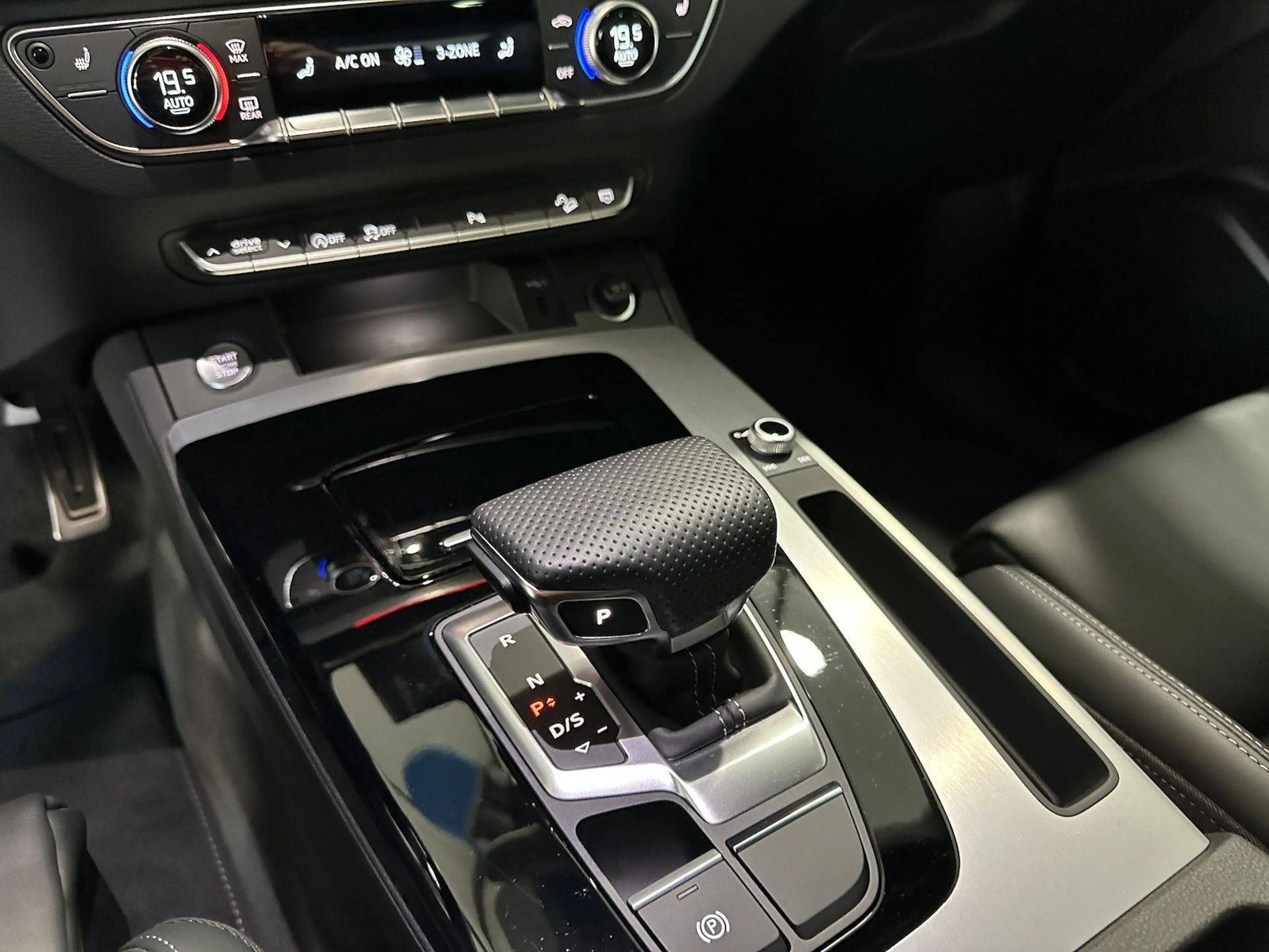 Audi Q5 50 TDI quattro S line — photo 14