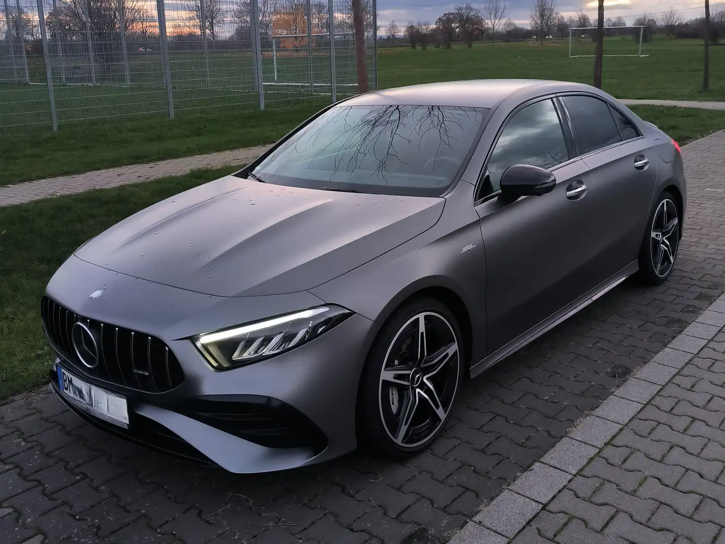 Mercedes-Benz A 35 AMG AMG A 35 4Matic AMG Speedshift DCT 8G AMG Line Grau - 2