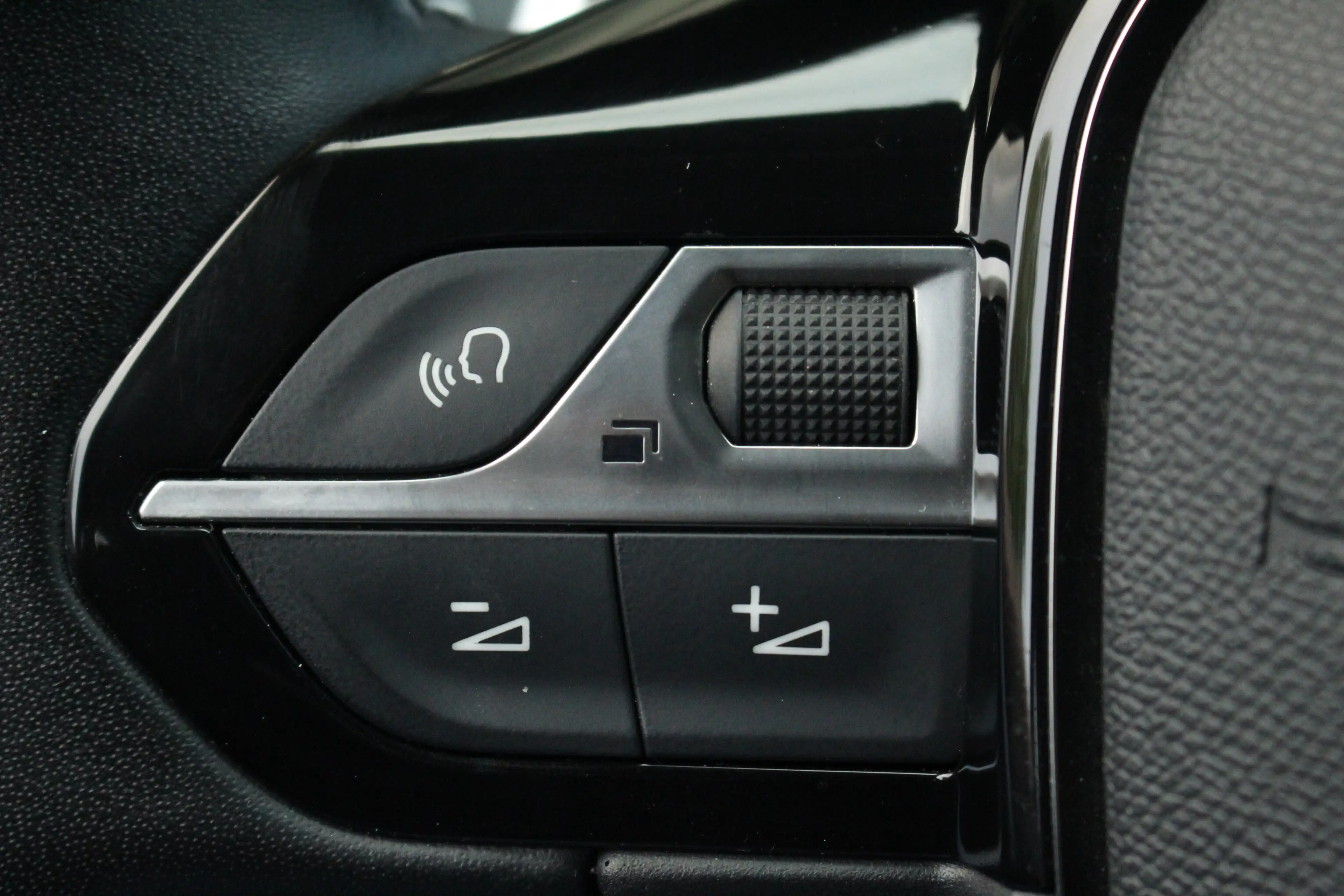 Peugeot 208 1.2 Allure Climate | Carplay | LED | 16" Lichtmeta — photo 16