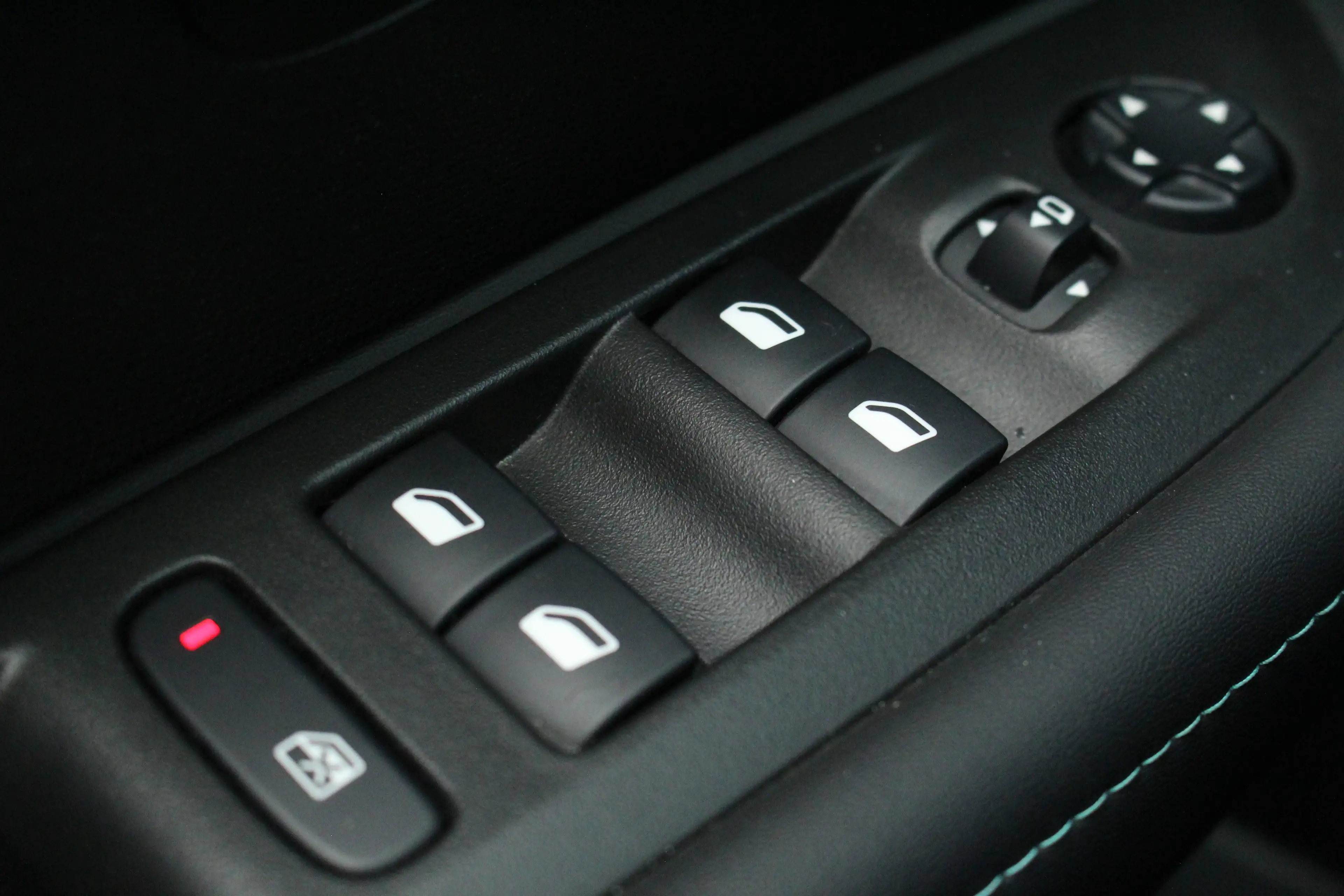 Peugeot 208 1.2 Allure Climate | Carplay | LED | 16" Lichtmeta — photo 31